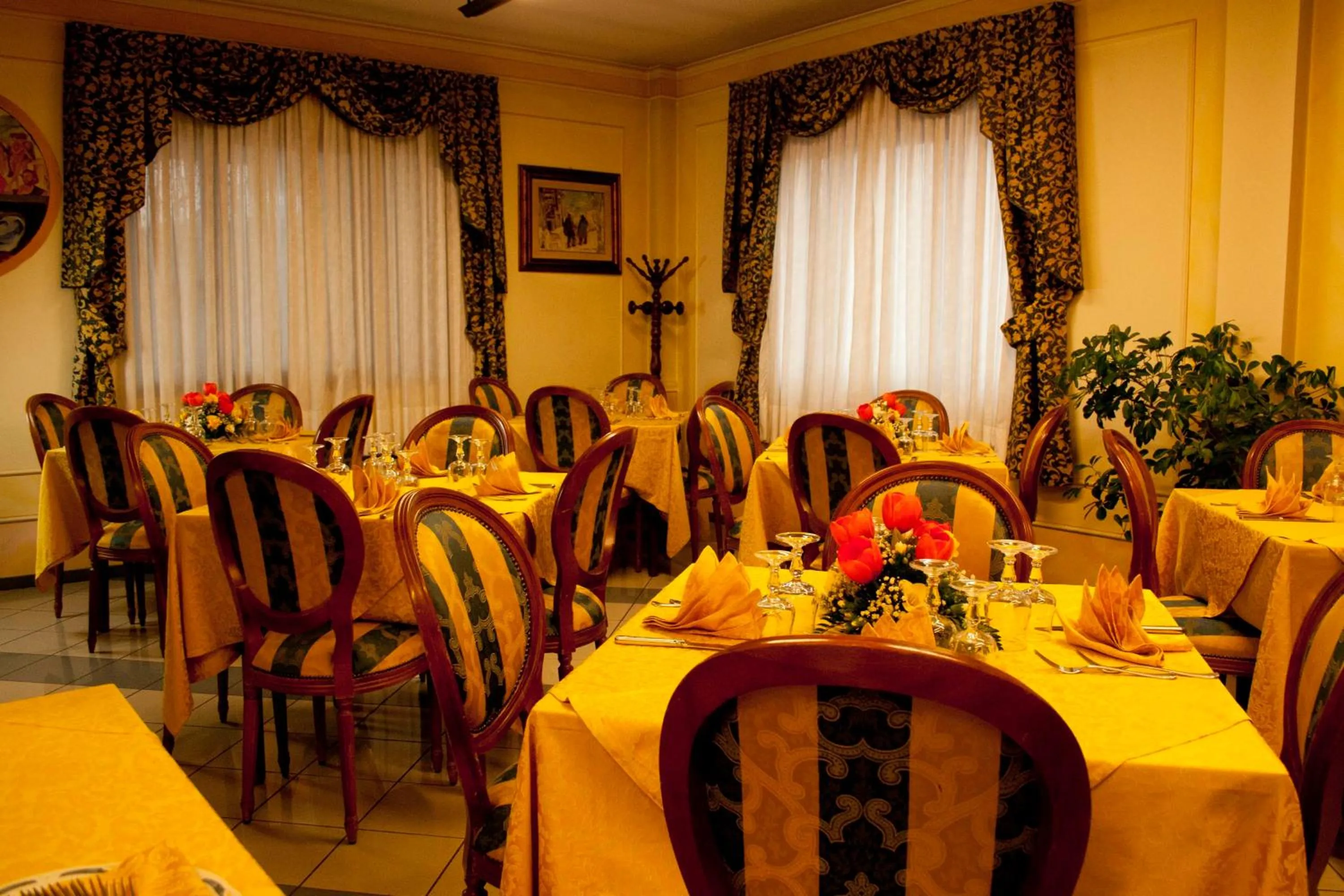 Restaurant/places to eat in Hotel Michelangelo