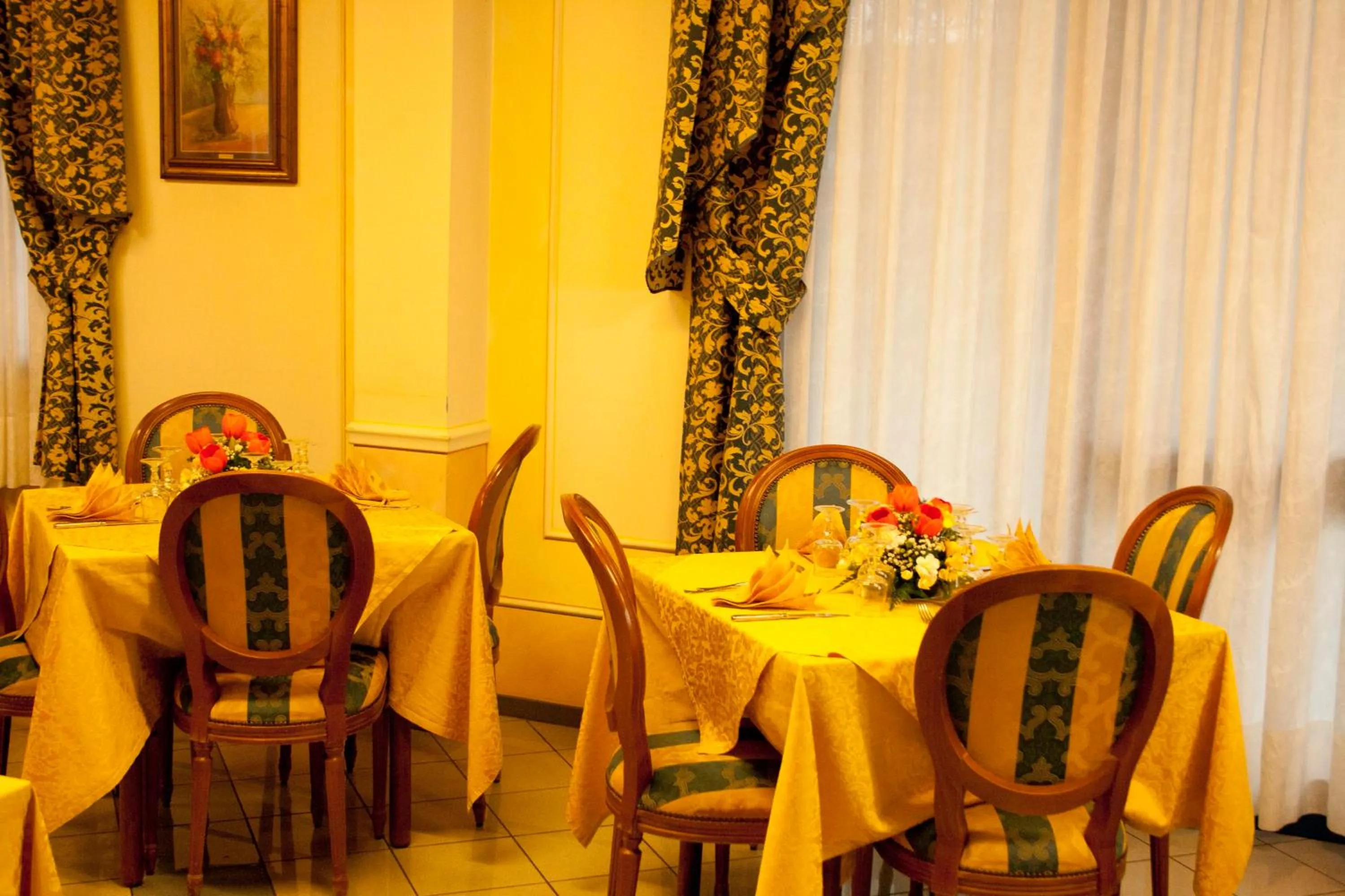 Restaurant/places to eat in Hotel Michelangelo