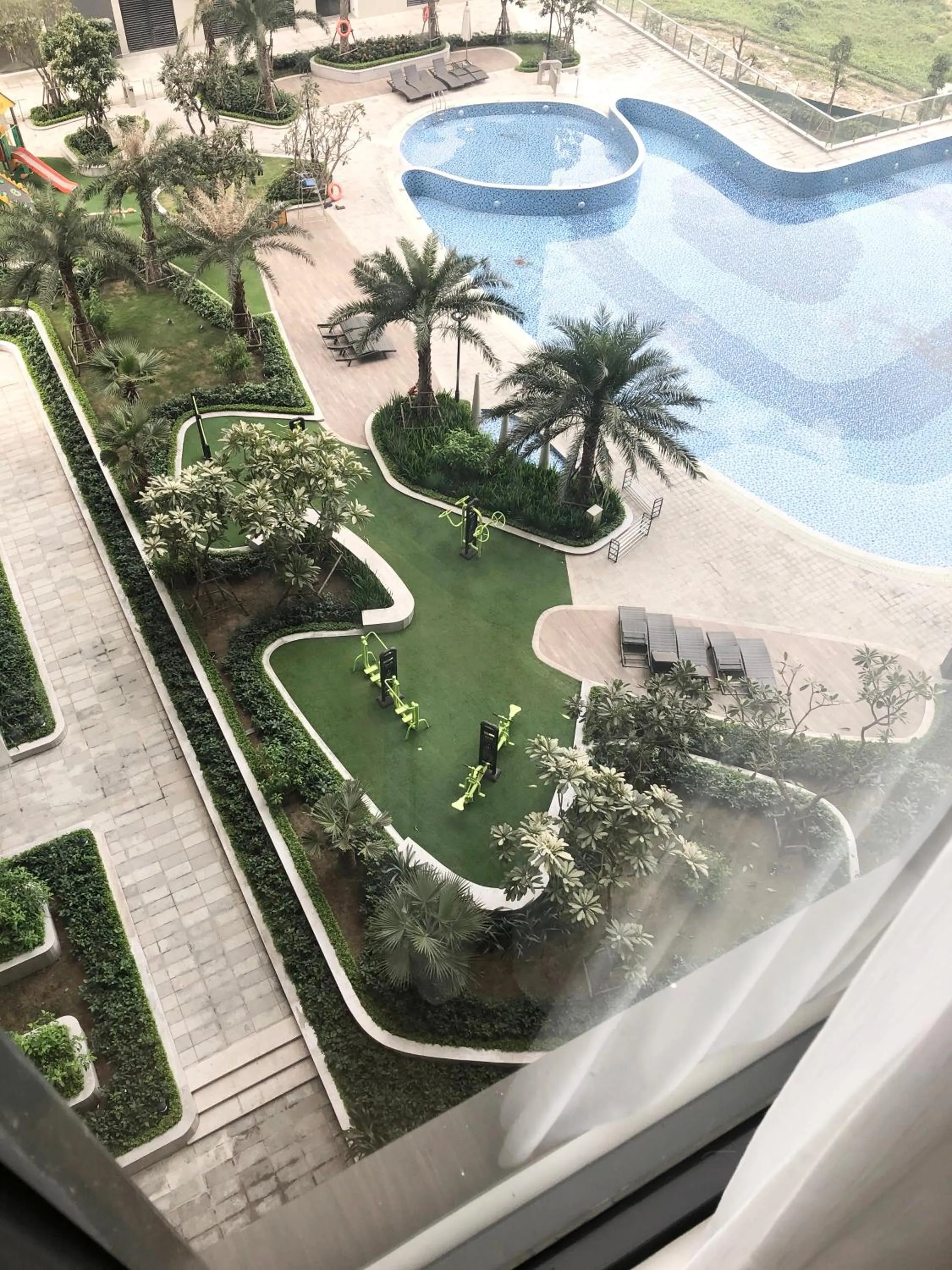 Pool view in Luxury Condotel 2BR Vinhomes Skylake Keangnam - Netflix free