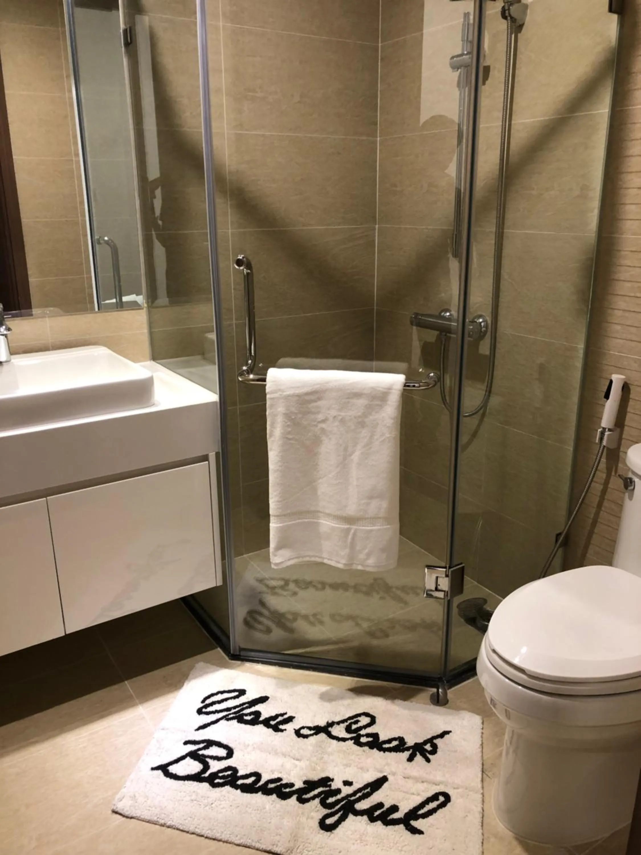 Bathroom in Luxury Condotel 2BR Vinhomes Skylake Keangnam - Netflix free