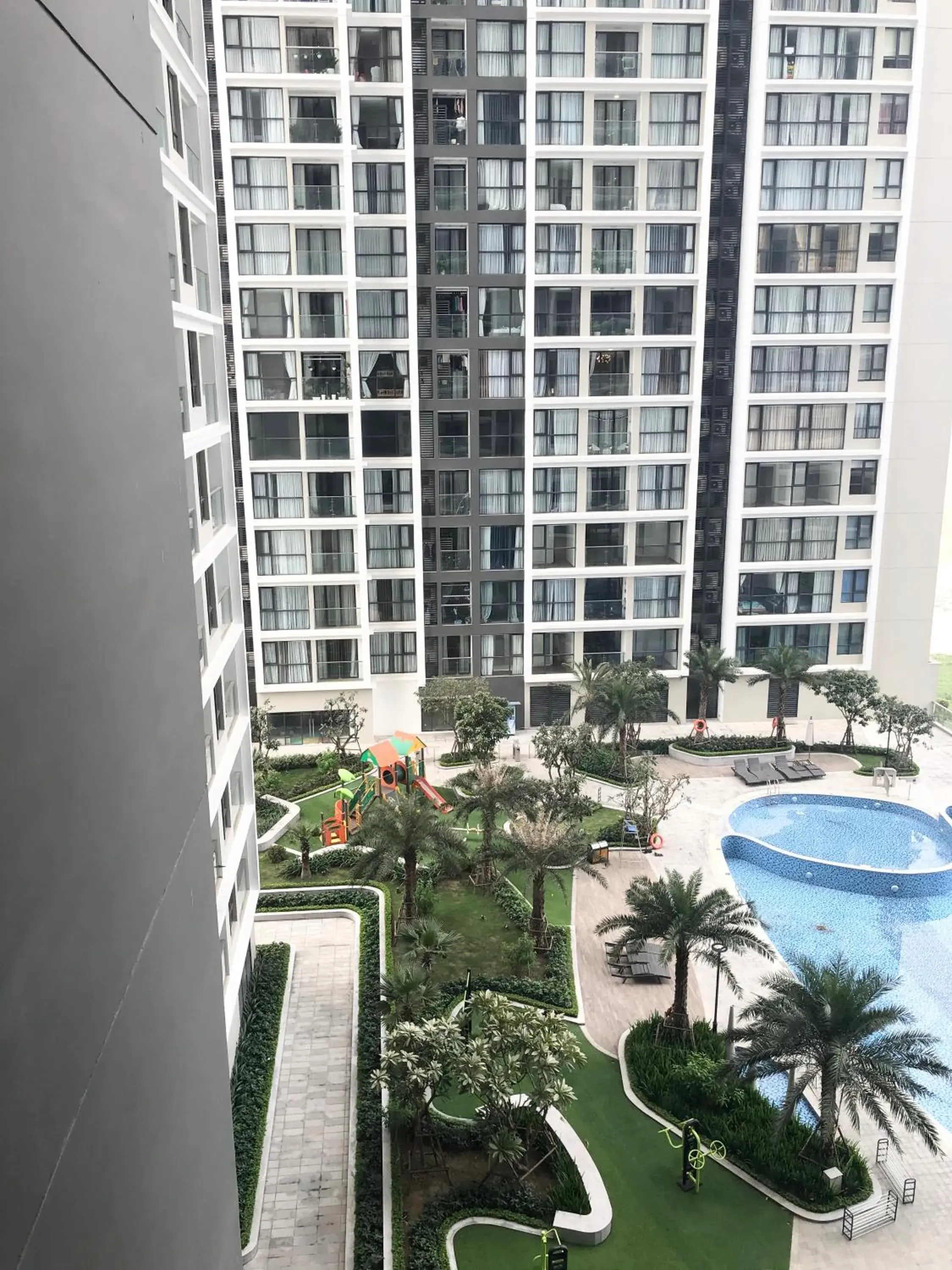 Pool view in Luxury Condotel 2BR Vinhomes Skylake Keangnam - Netflix free Pool view in Luxury Condotel 2BR Vinhomes Skylake Keangnam - Netflix free