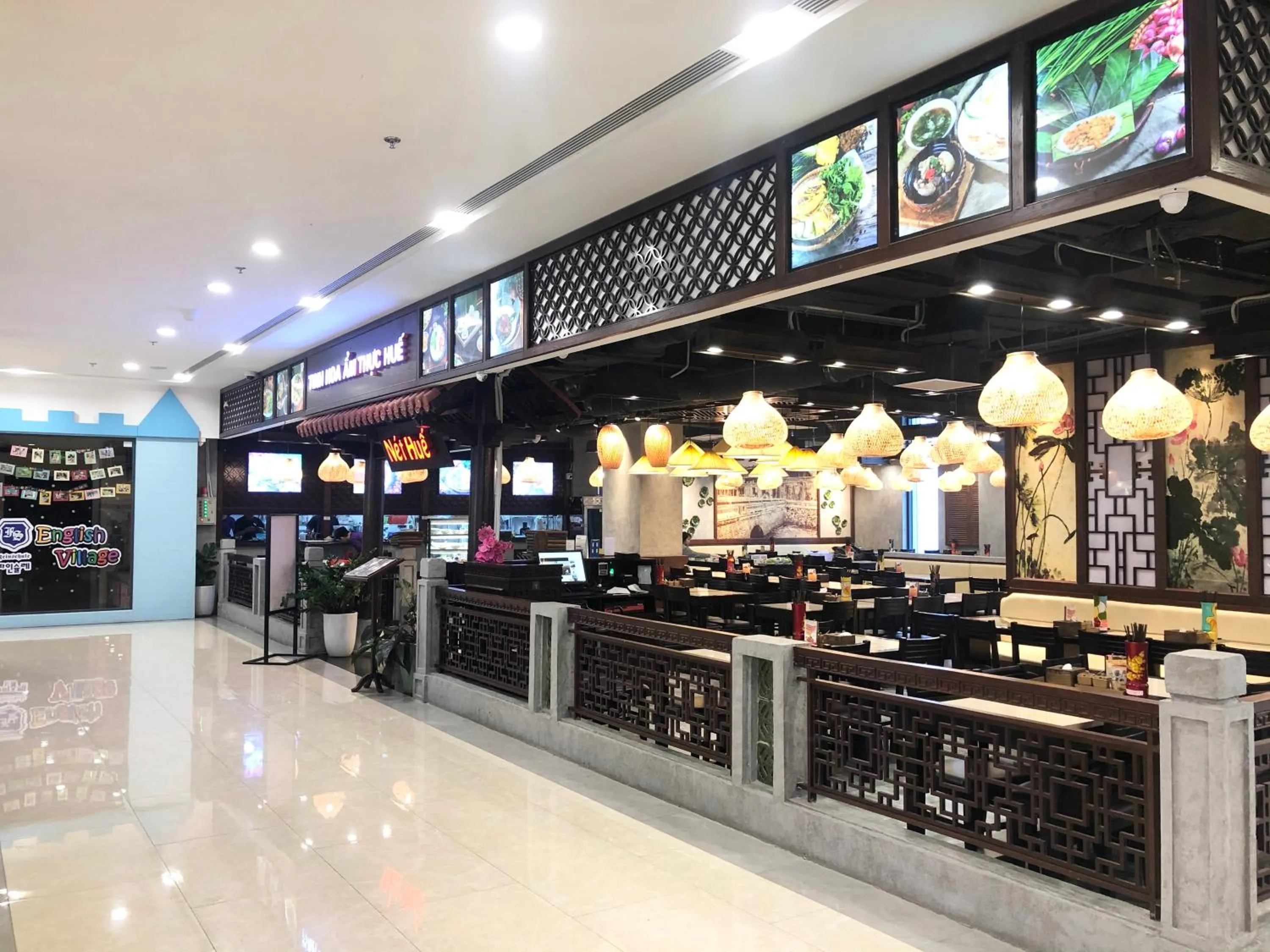 Restaurant/places to eat in Luxury Condotel 2BR Vinhomes Skylake Keangnam - Netflix free