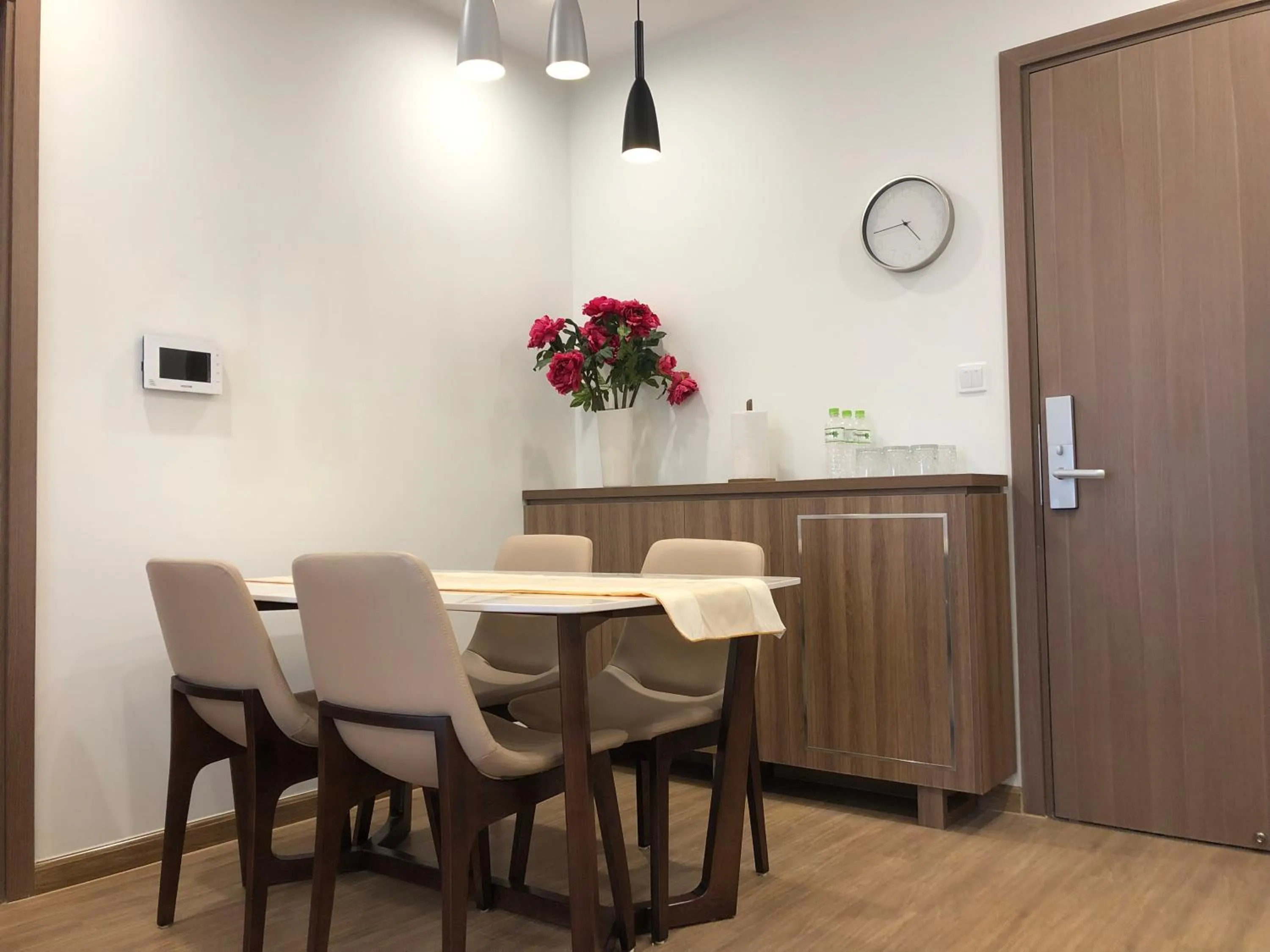 Dining area in Luxury Condotel 2BR Vinhomes Skylake Keangnam - Netflix free