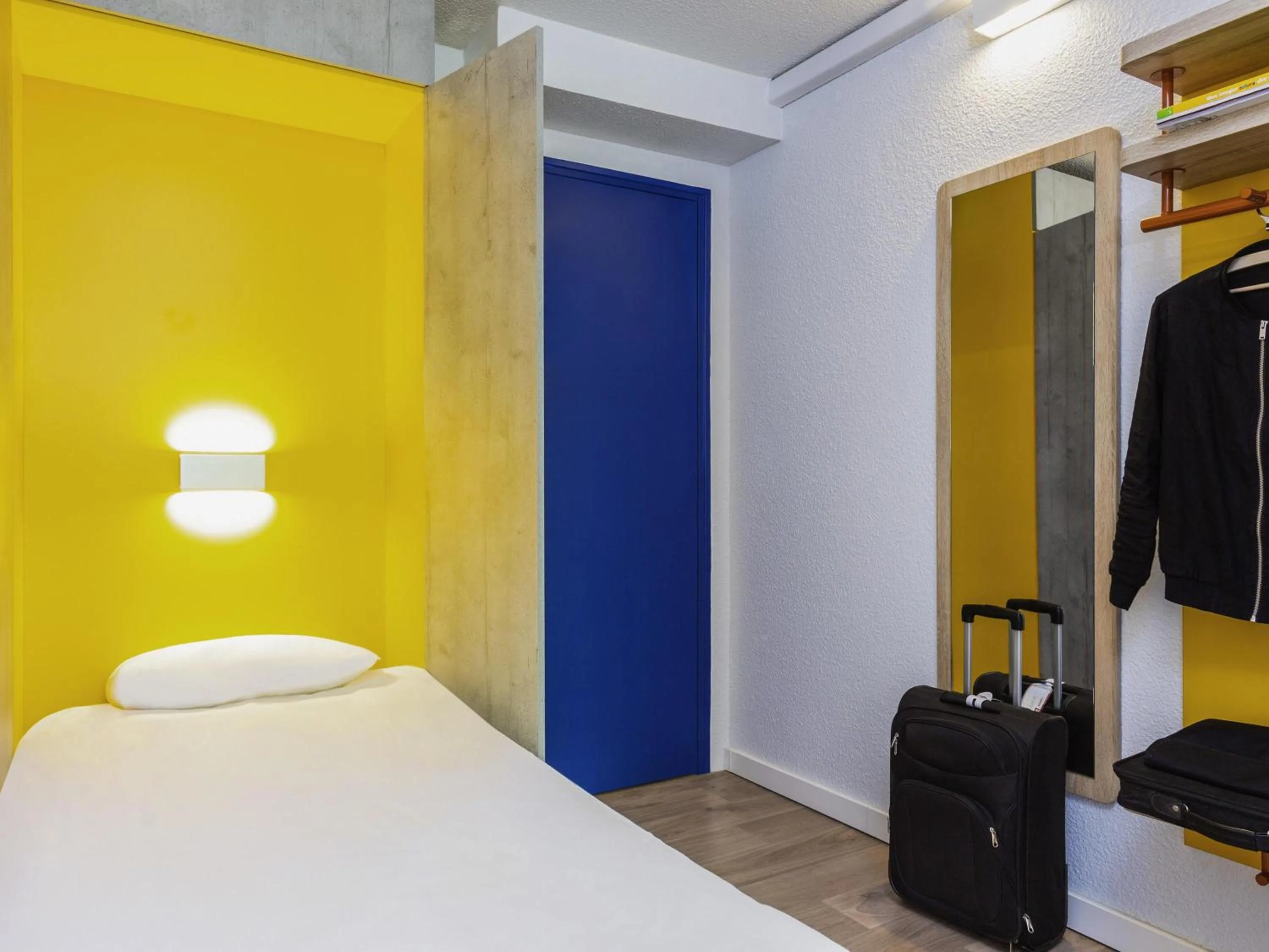 Bedroom, Bed in ibis budget Marne La Vallée Noisy Le Grand