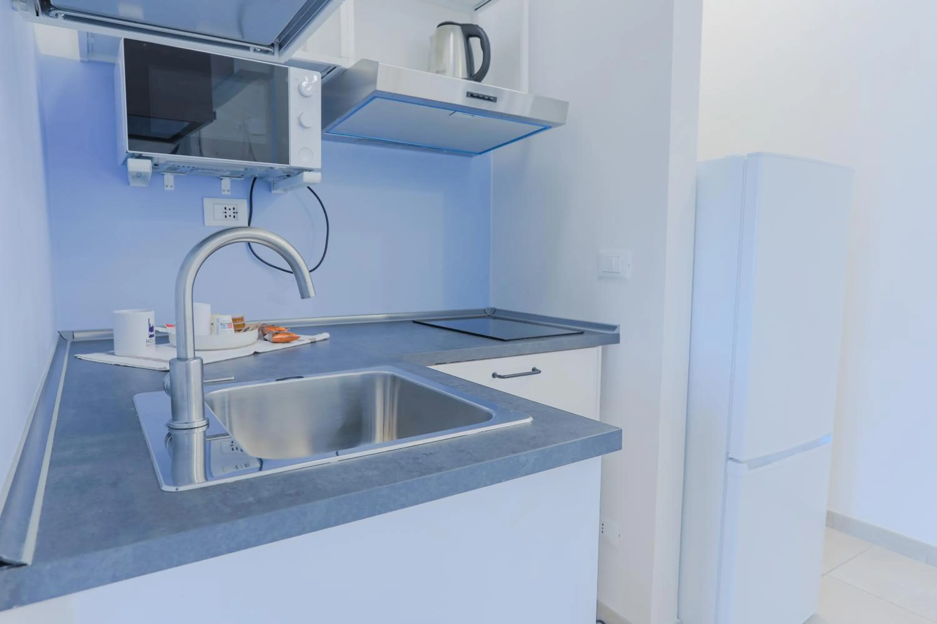 Kitchen or kitchenette in HOLABOLOGNA Luxury Rooms and Flats