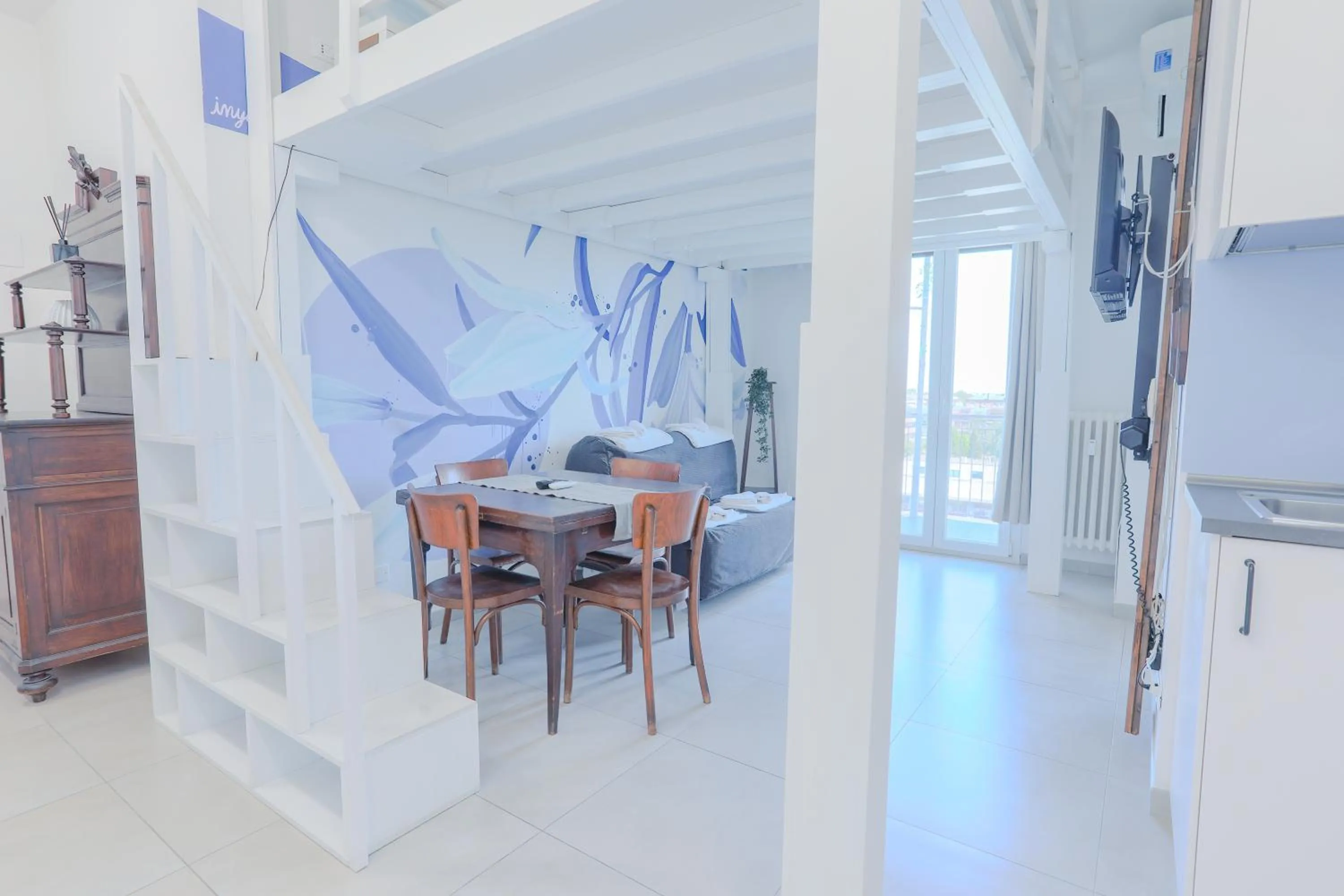 Dining area in HOLABOLOGNA Luxury Rooms and Flats