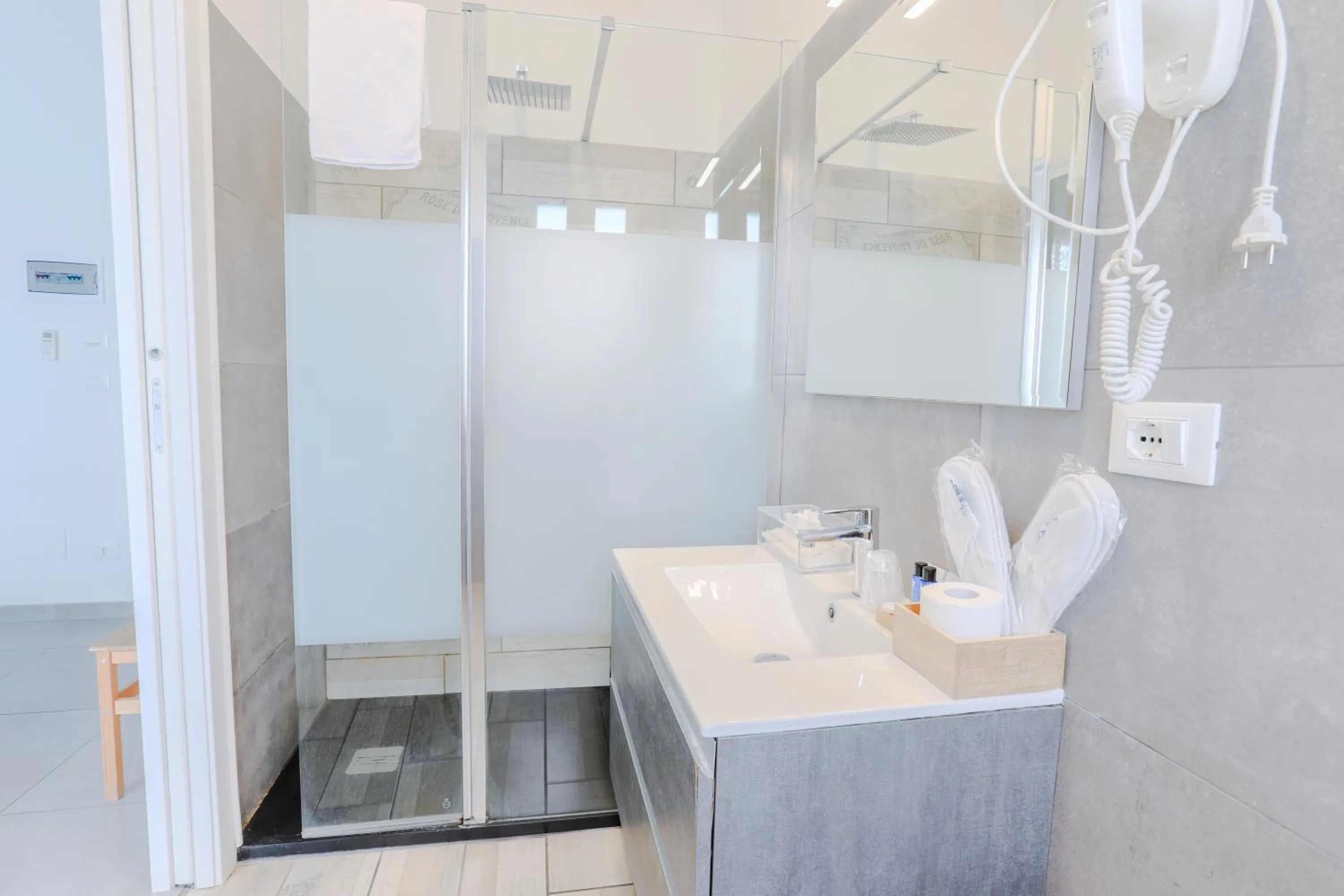 Shower in HOLABOLOGNA Luxury Rooms and Flats