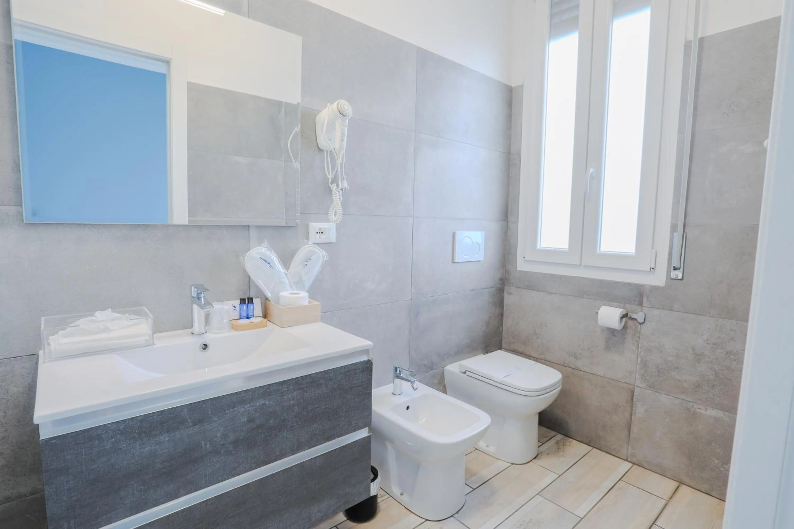 Toilet in HOLABOLOGNA Luxury Rooms and Flats