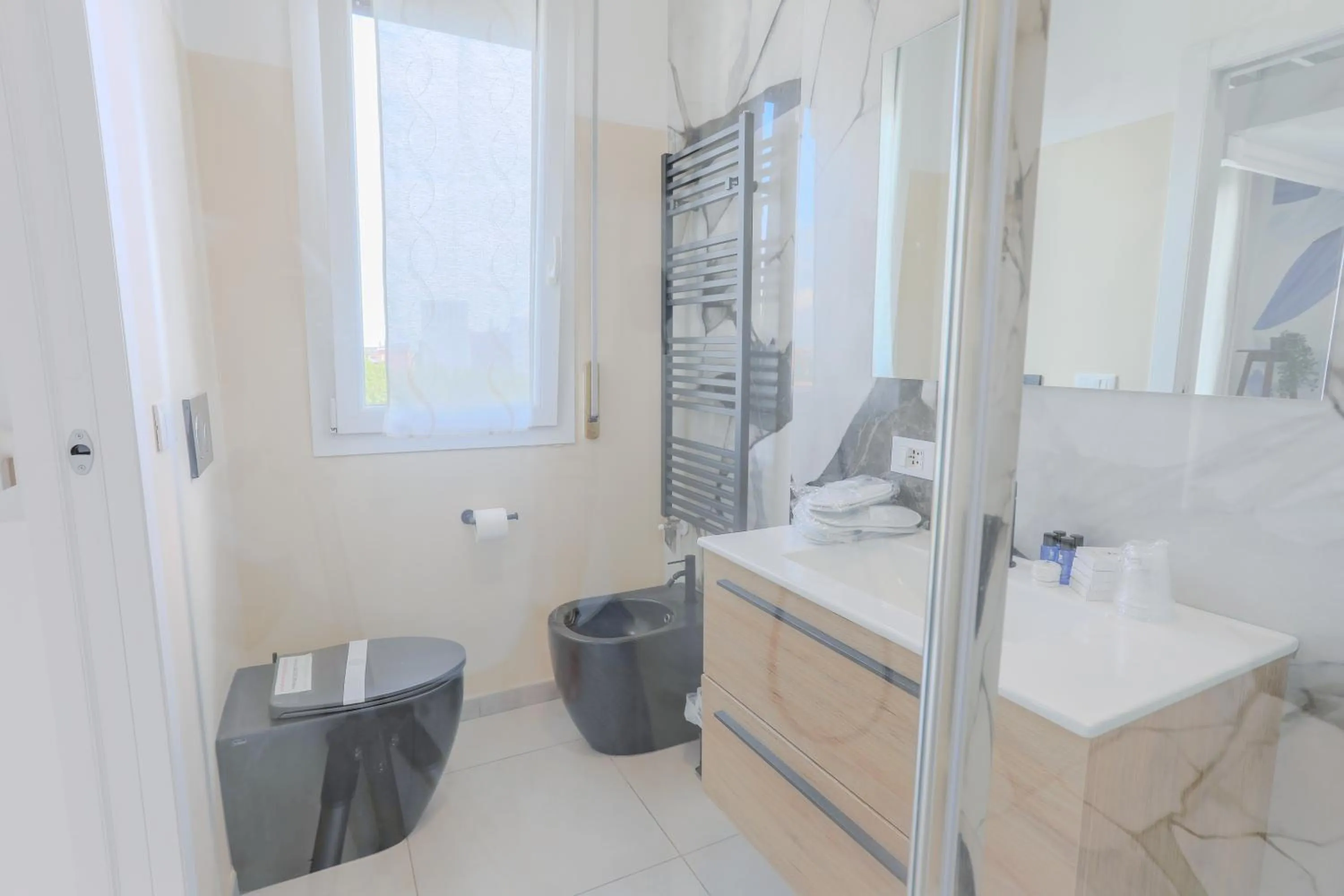 Toilet in HOLABOLOGNA Luxury Rooms and Flats