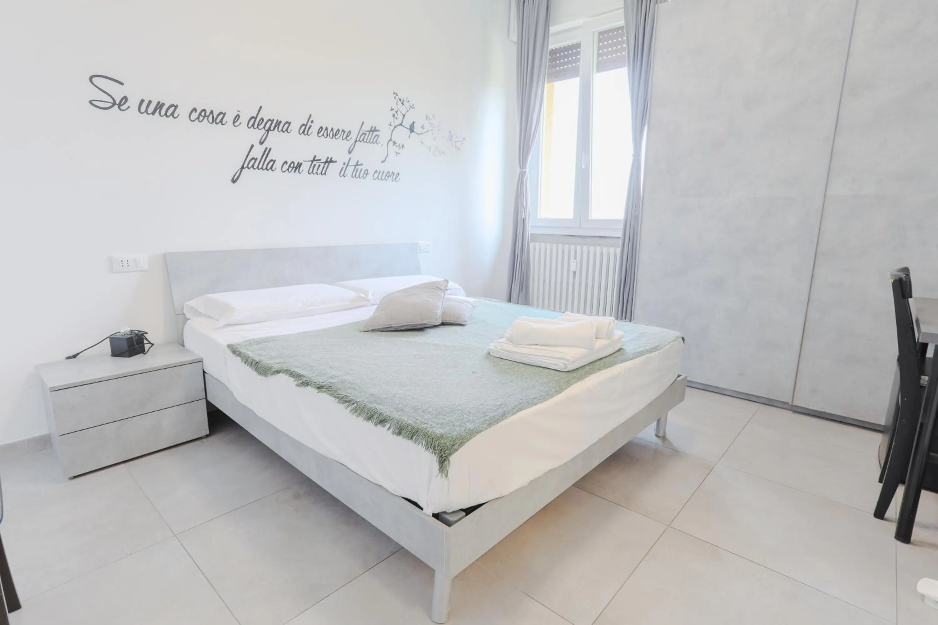 Bed in HOLABOLOGNA Luxury Rooms and Flats