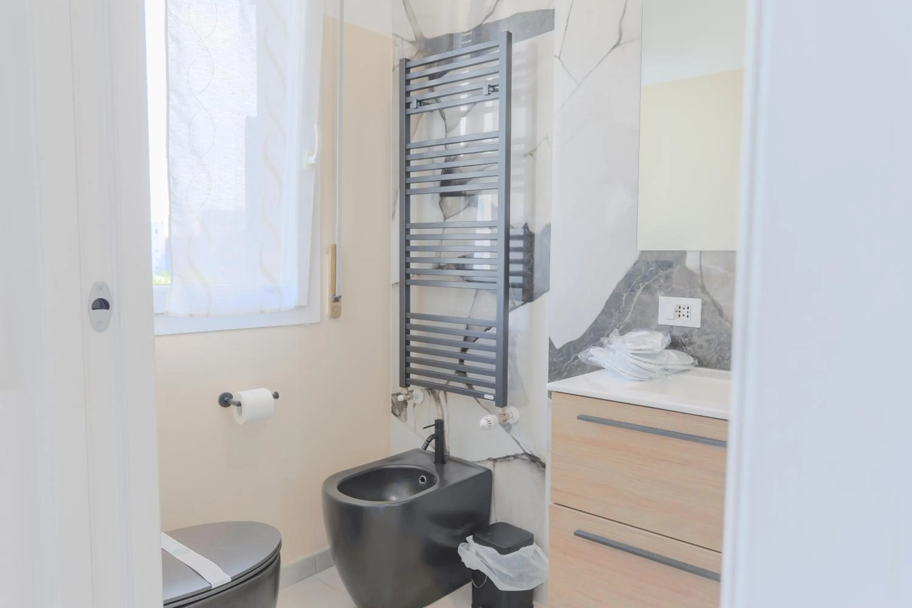 Toilet in HOLABOLOGNA Luxury Rooms and Flats