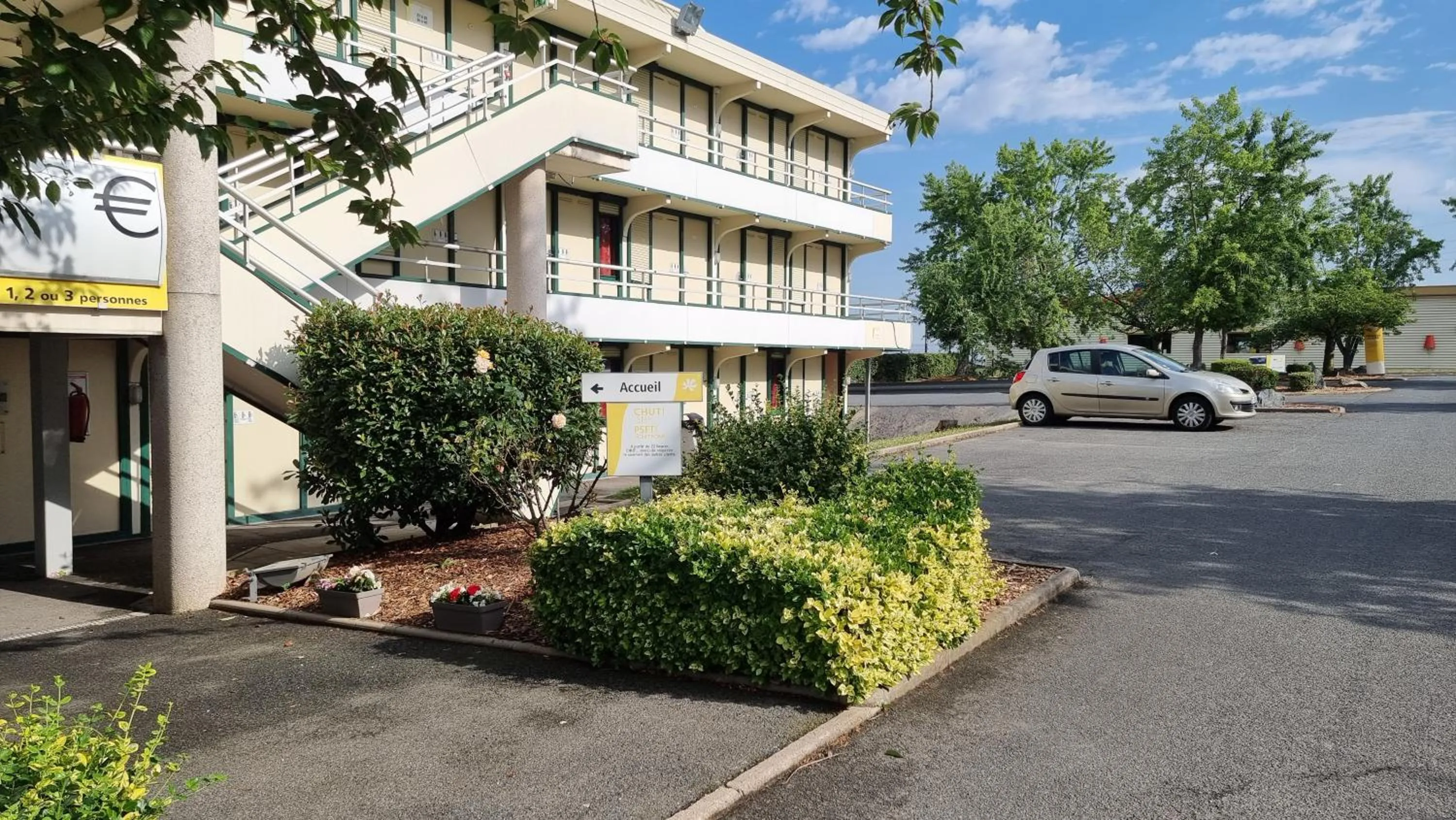 Facade/entrance in Première Classe Montluçon Saint Victor
