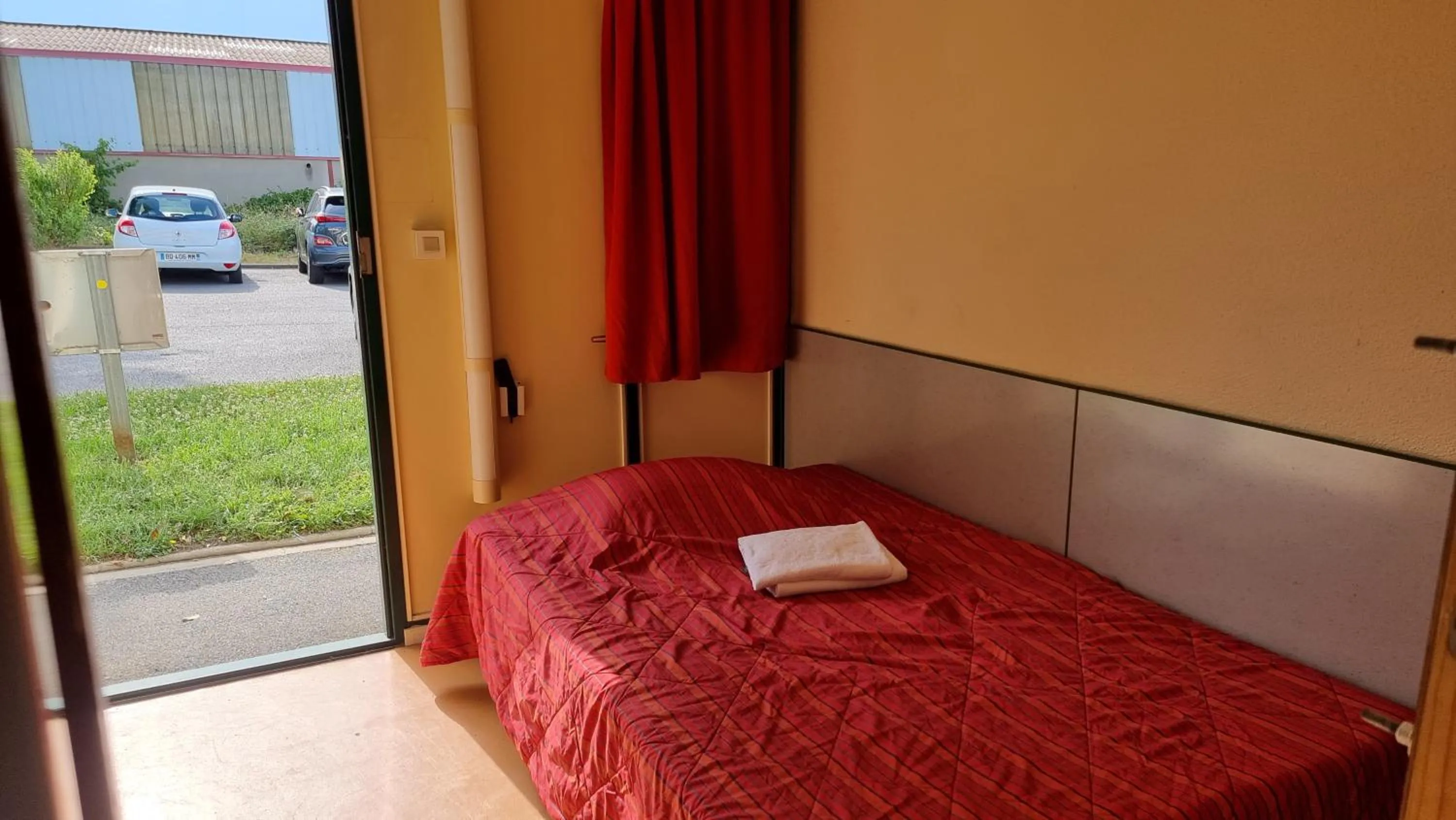 Photo of the whole room, Bed in Première Classe Montluçon Saint Victor