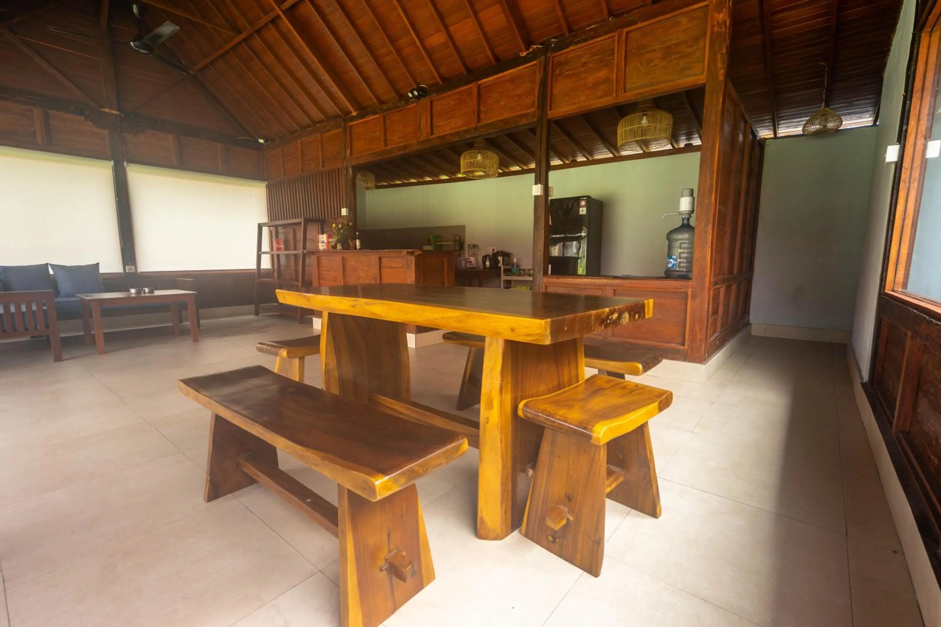 Restaurant/places to eat in Damar Sanjaya Uttama