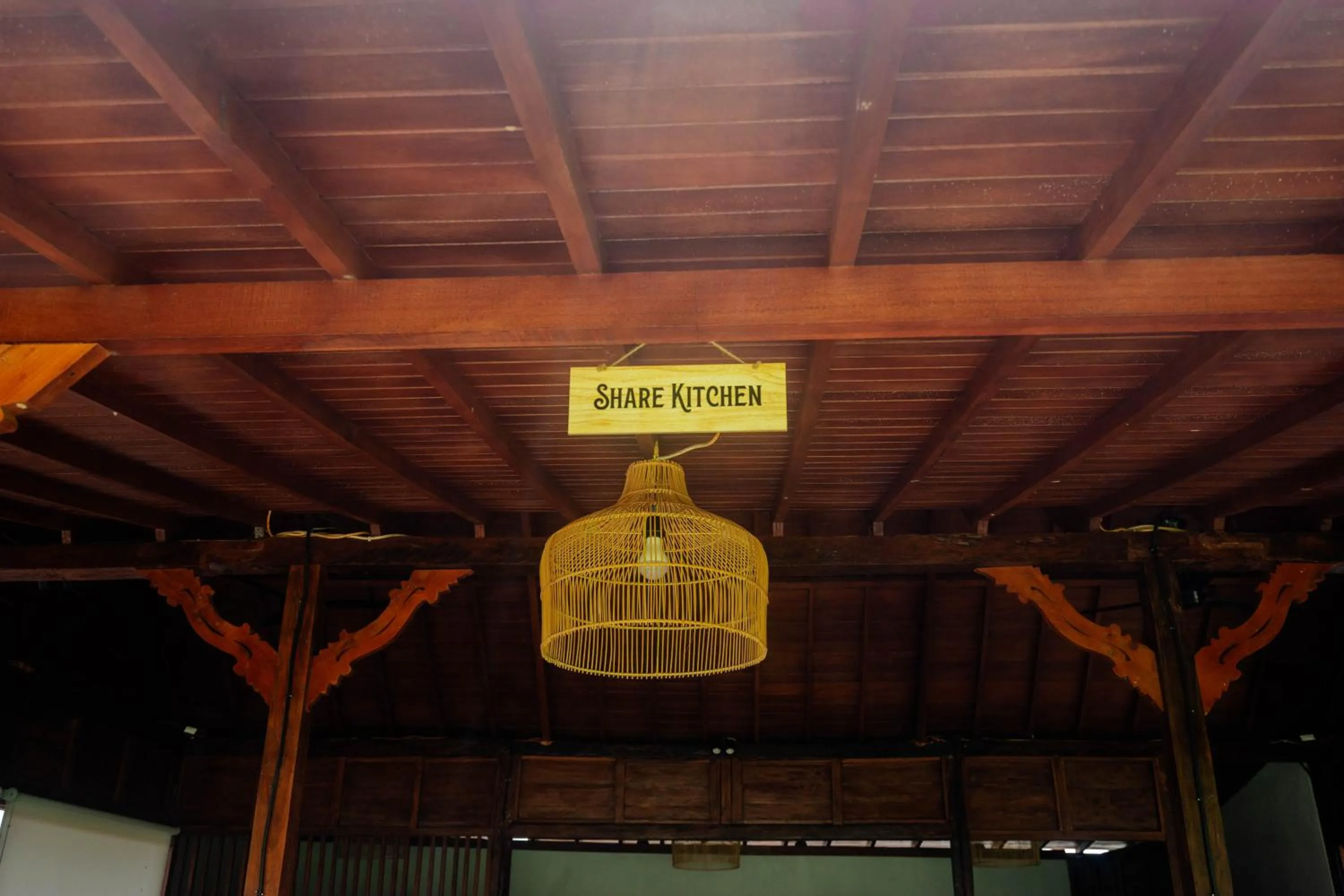 Restaurant/places to eat in Damar Sanjaya Uttama