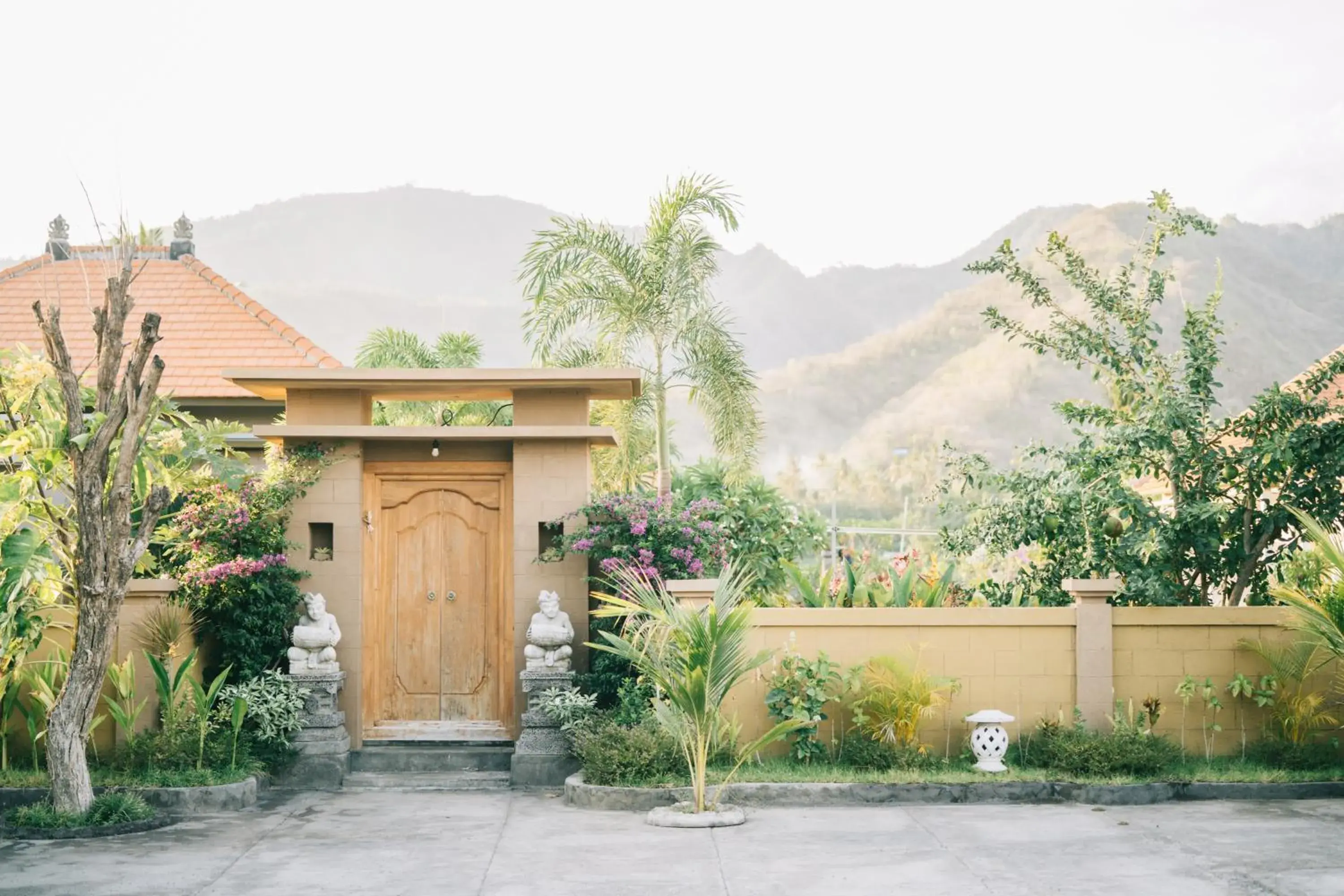 Facade/entrance in Damar Sanjaya Uttama Facade/entrance in Damar Sanjaya Uttama