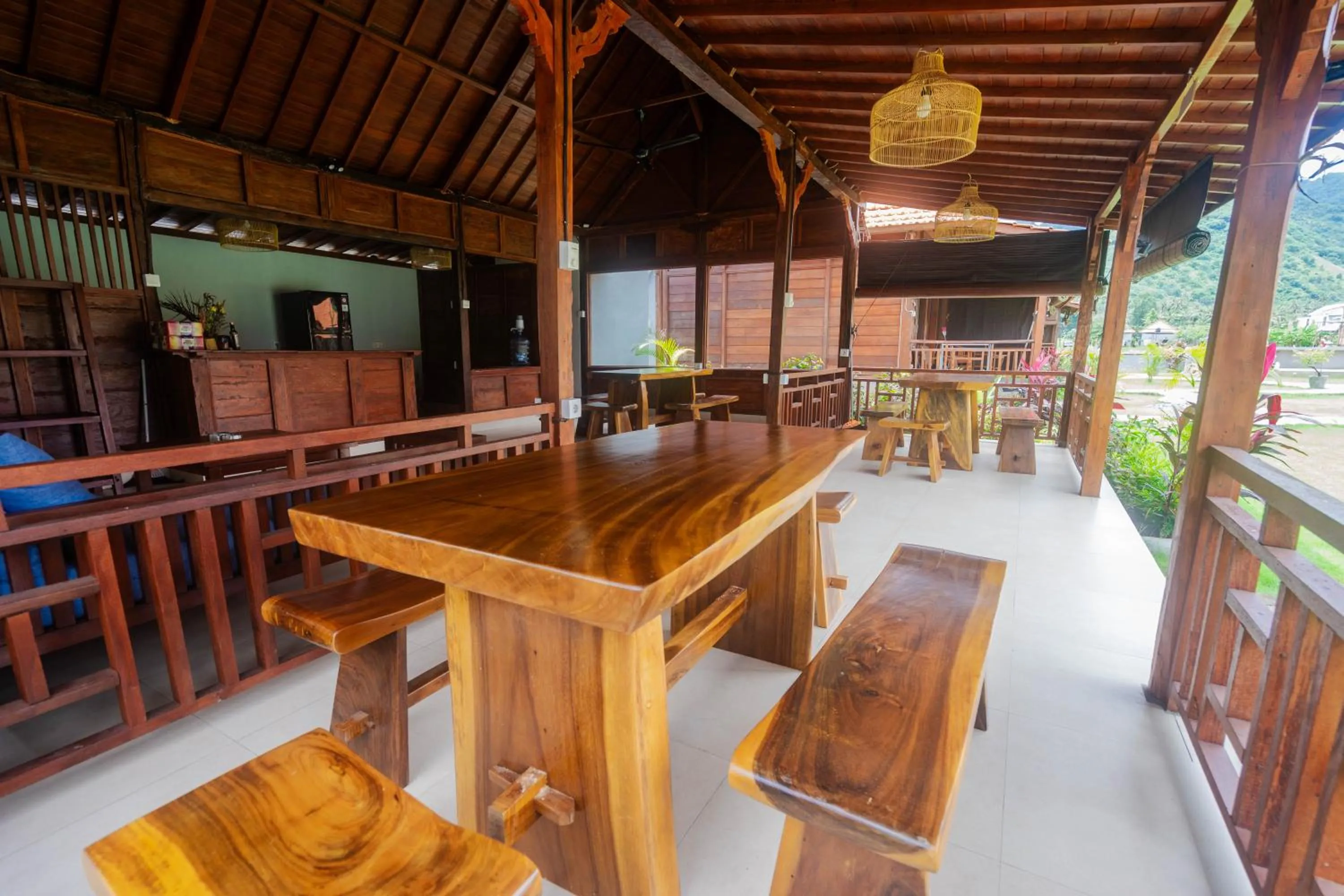 Restaurant/places to eat in Damar Sanjaya Uttama