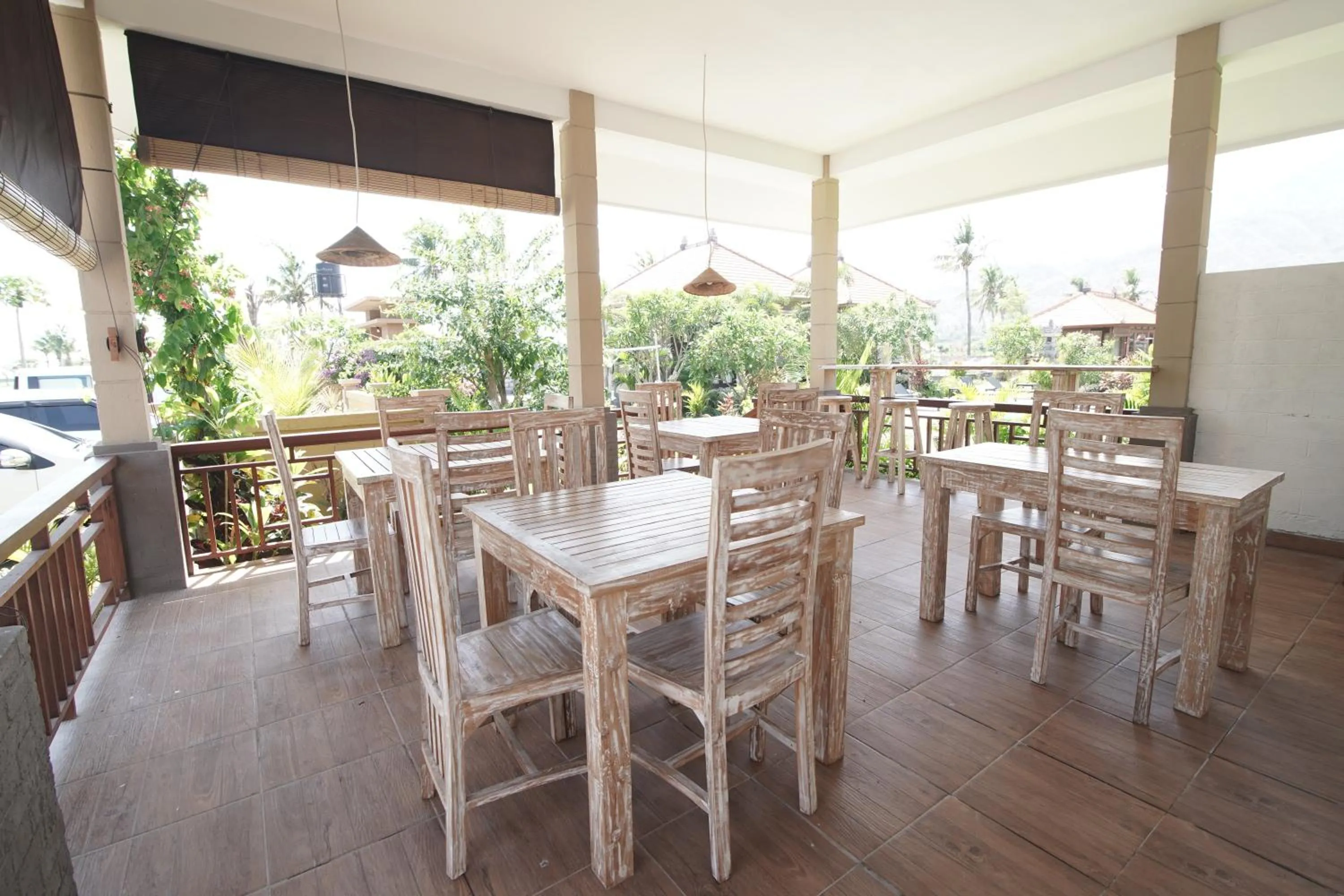 Restaurant/places to eat in Damar Sanjaya Uttama