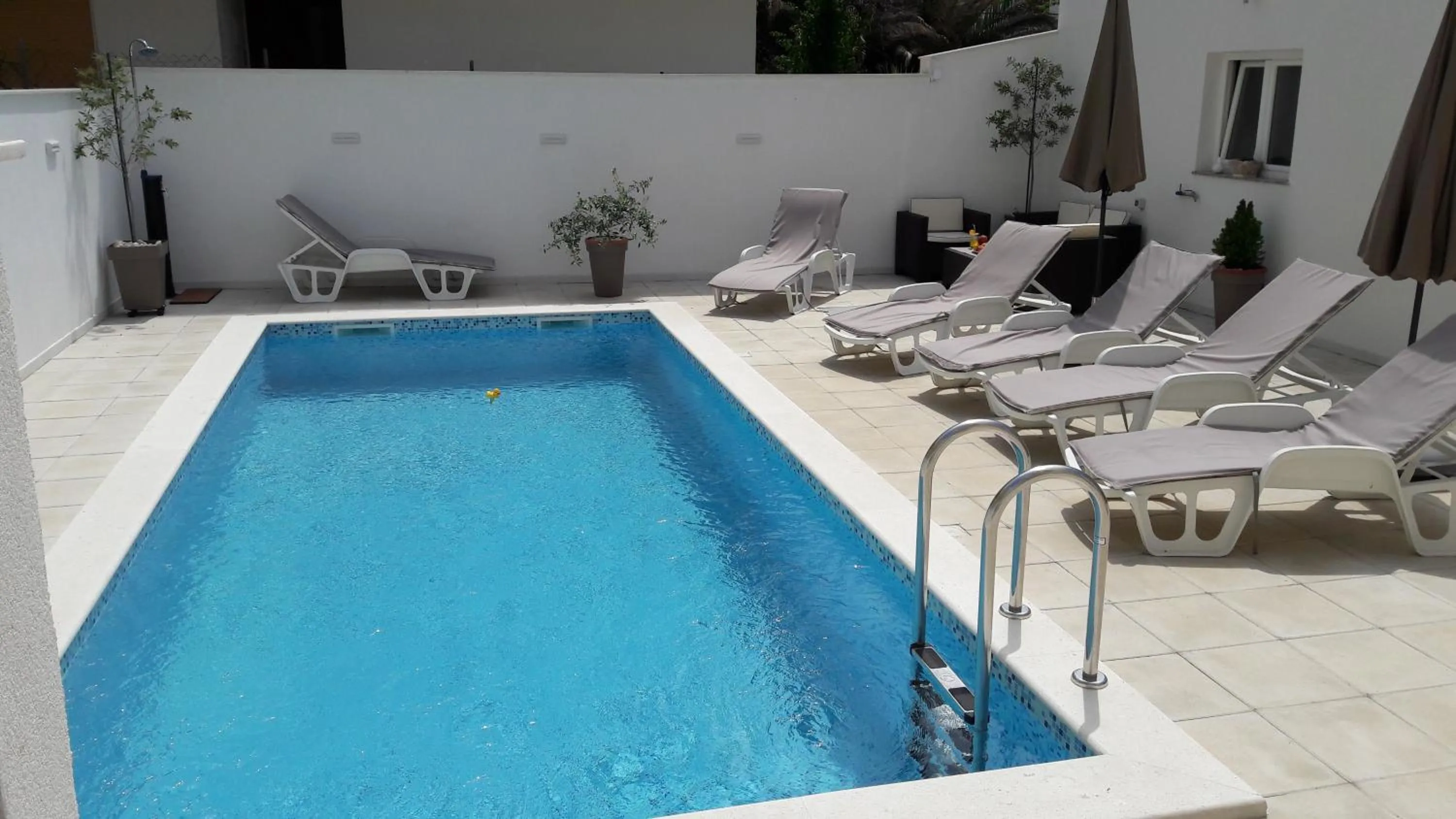 Swimming pool in Apartments Batur