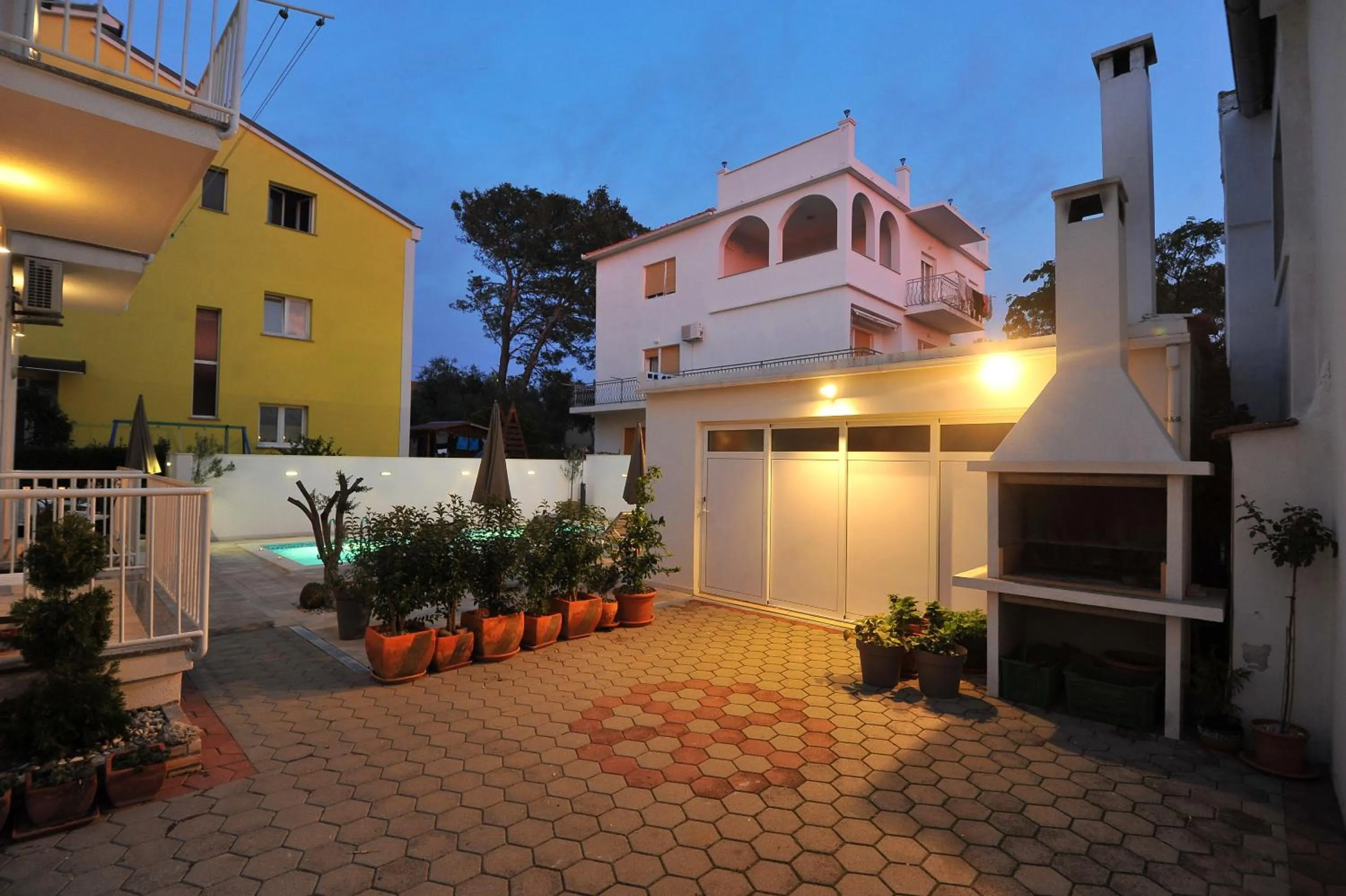 Area and facilities in Apartments Batur