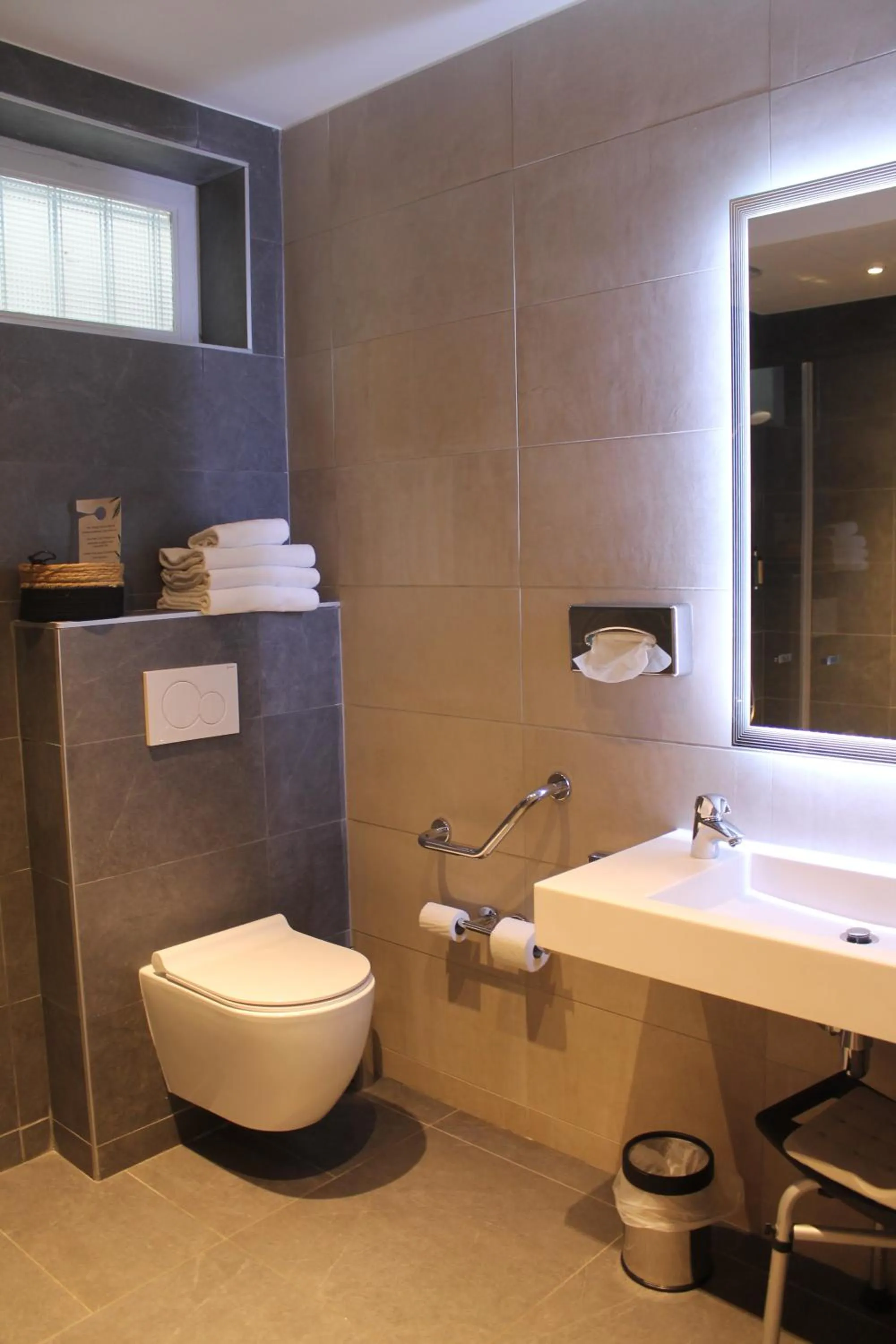 Bathroom in Avia Hôtel Saphir Montparnasse