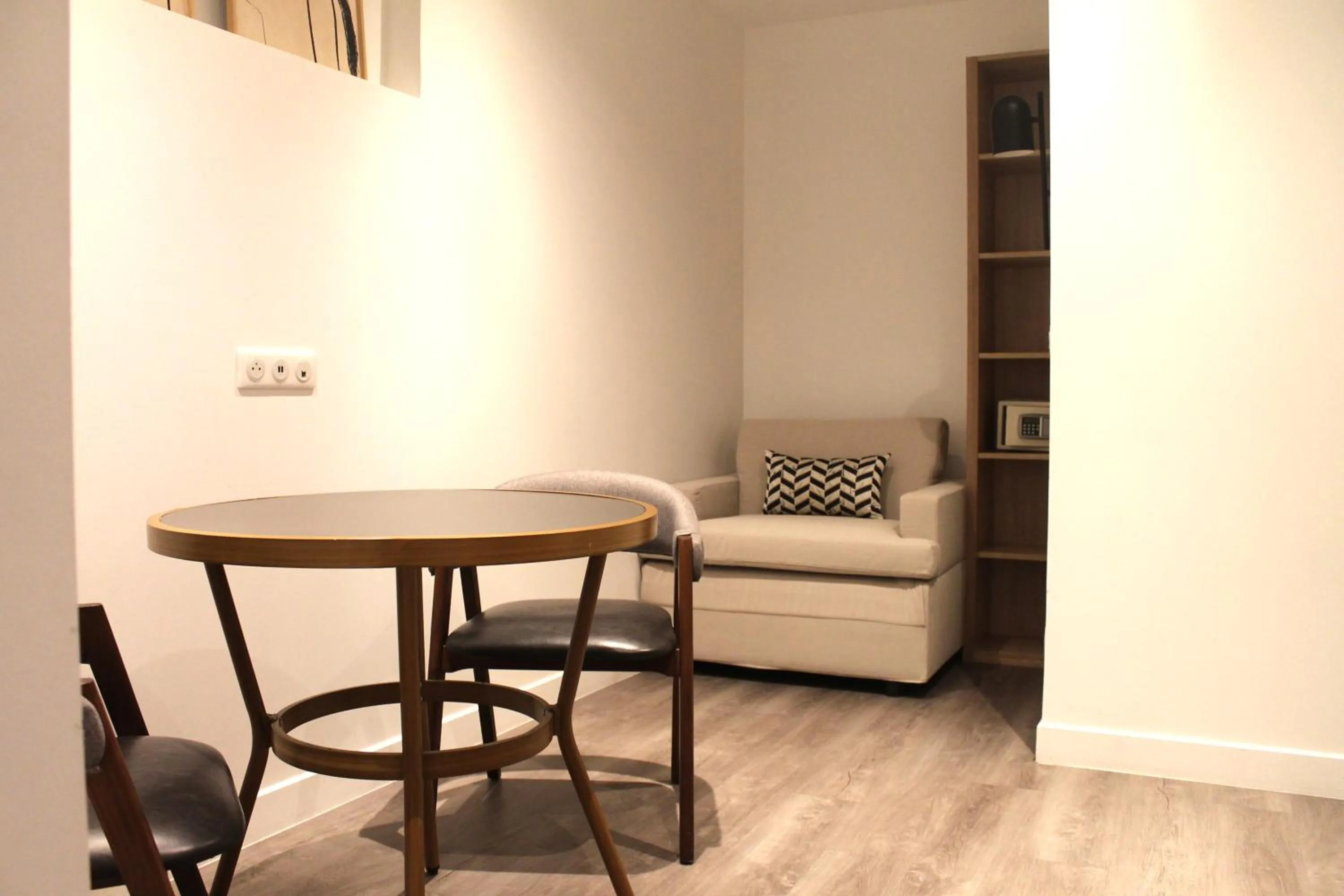 Property building in Avia Hôtel Saphir Montparnasse