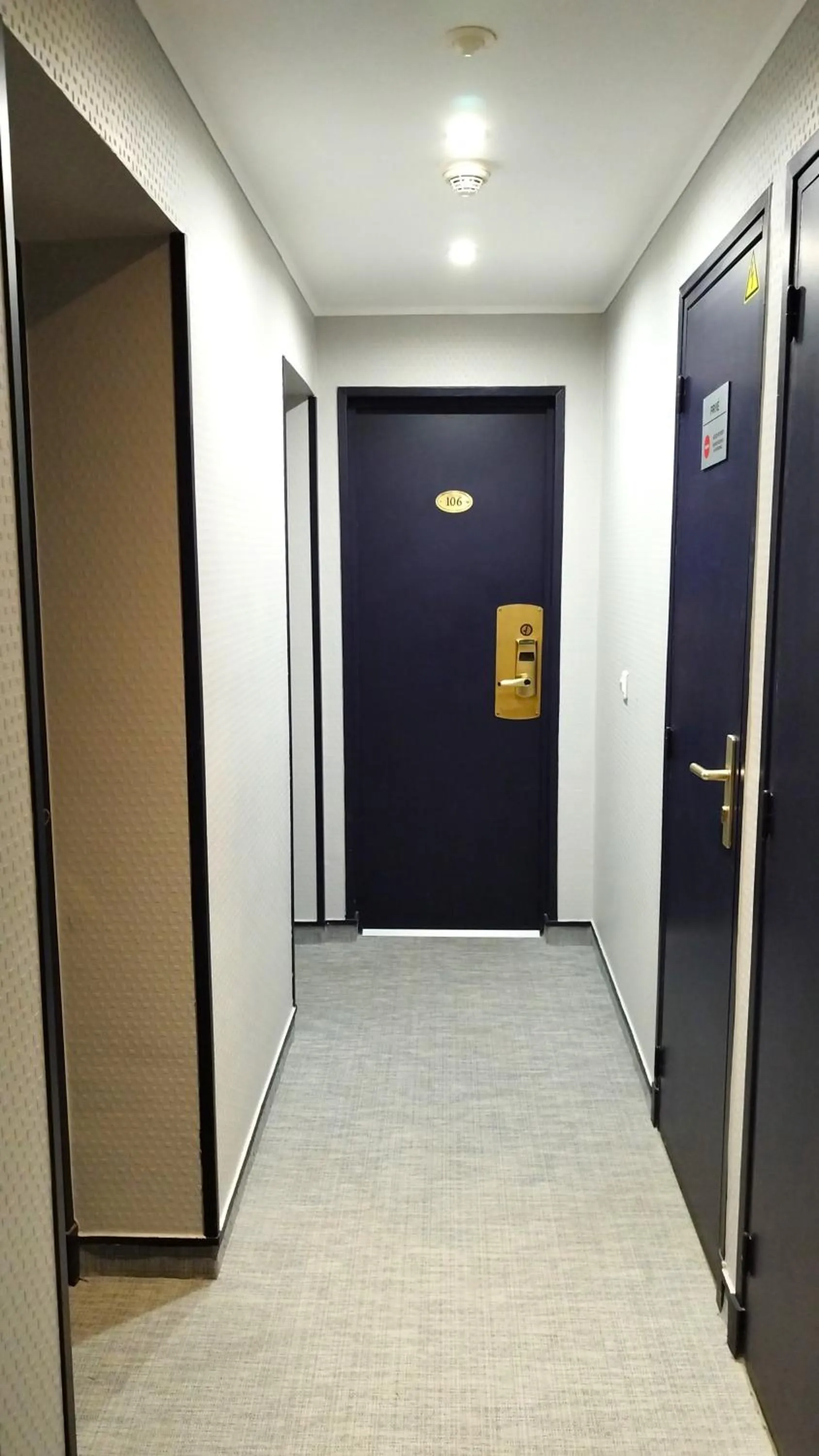 Property building in Avia Hôtel Saphir Montparnasse