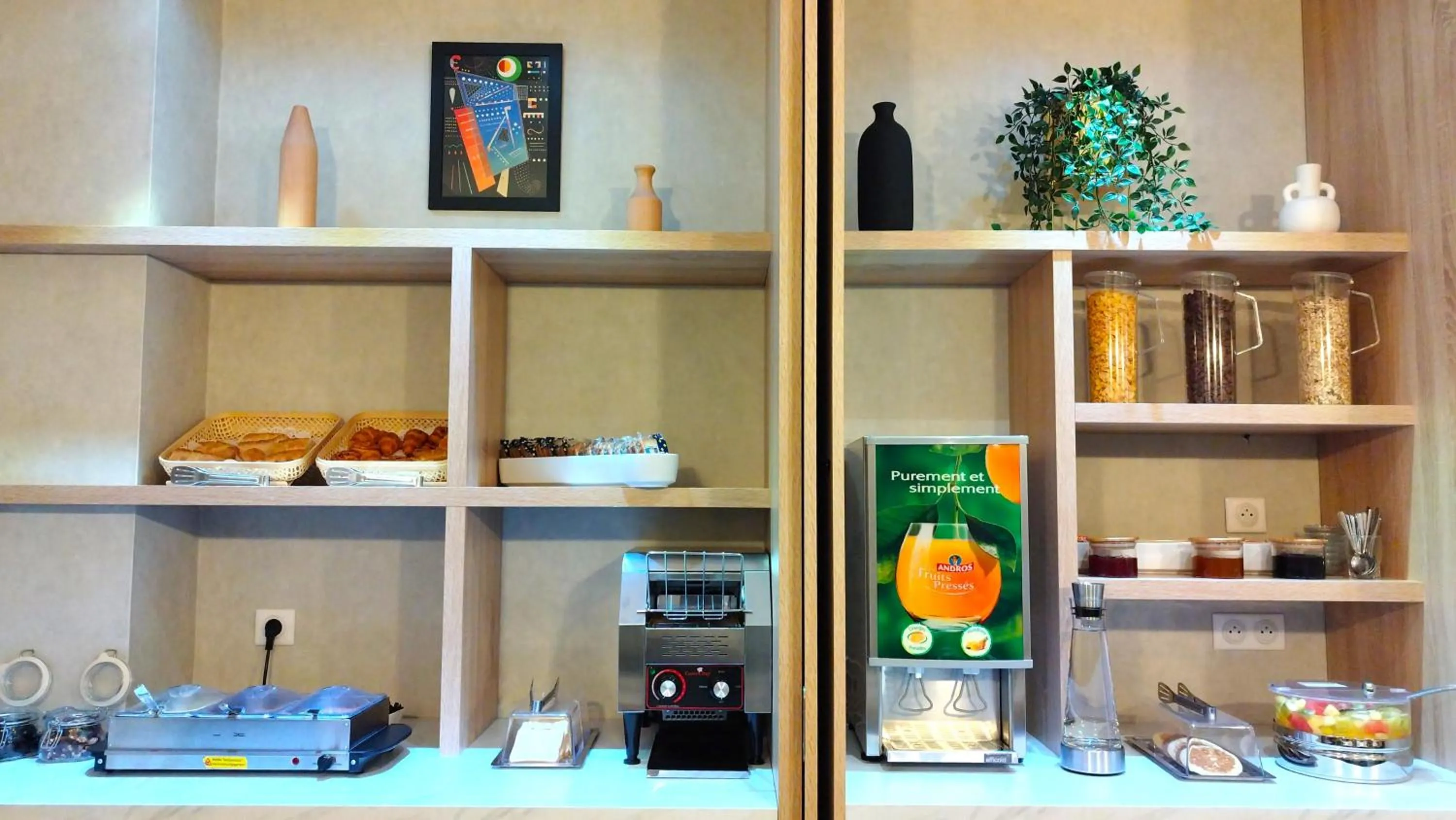 Buffet breakfast in Avia Hôtel Saphir Montparnasse