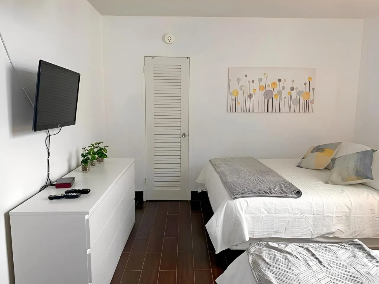 Bedroom, Bed in The Tides Apartments on the beach