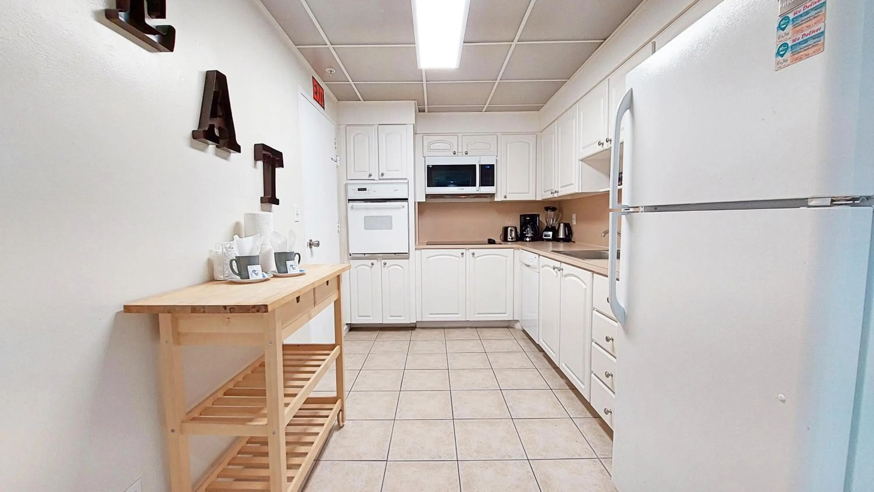 Kitchen or kitchenette in The Tides Apartments on the beach