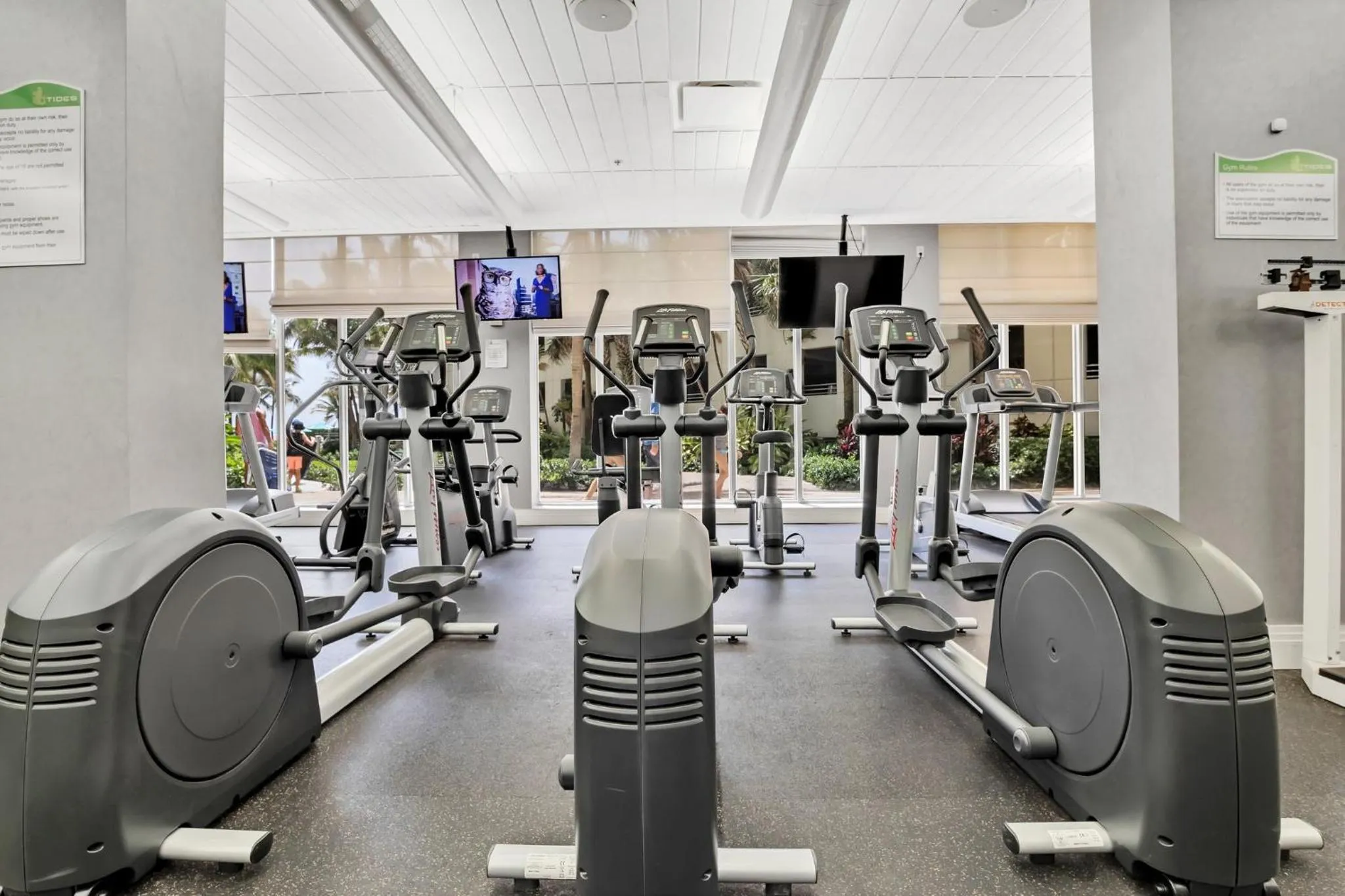 Fitness centre/facilities in The Tides Apartments on the beach