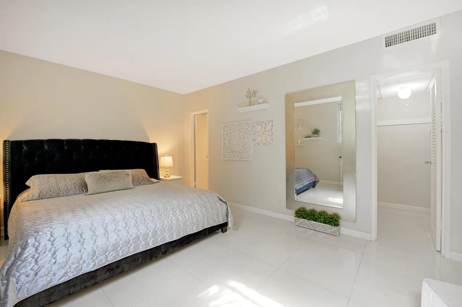 Bedroom, Bed in The Tides Apartments on the beach