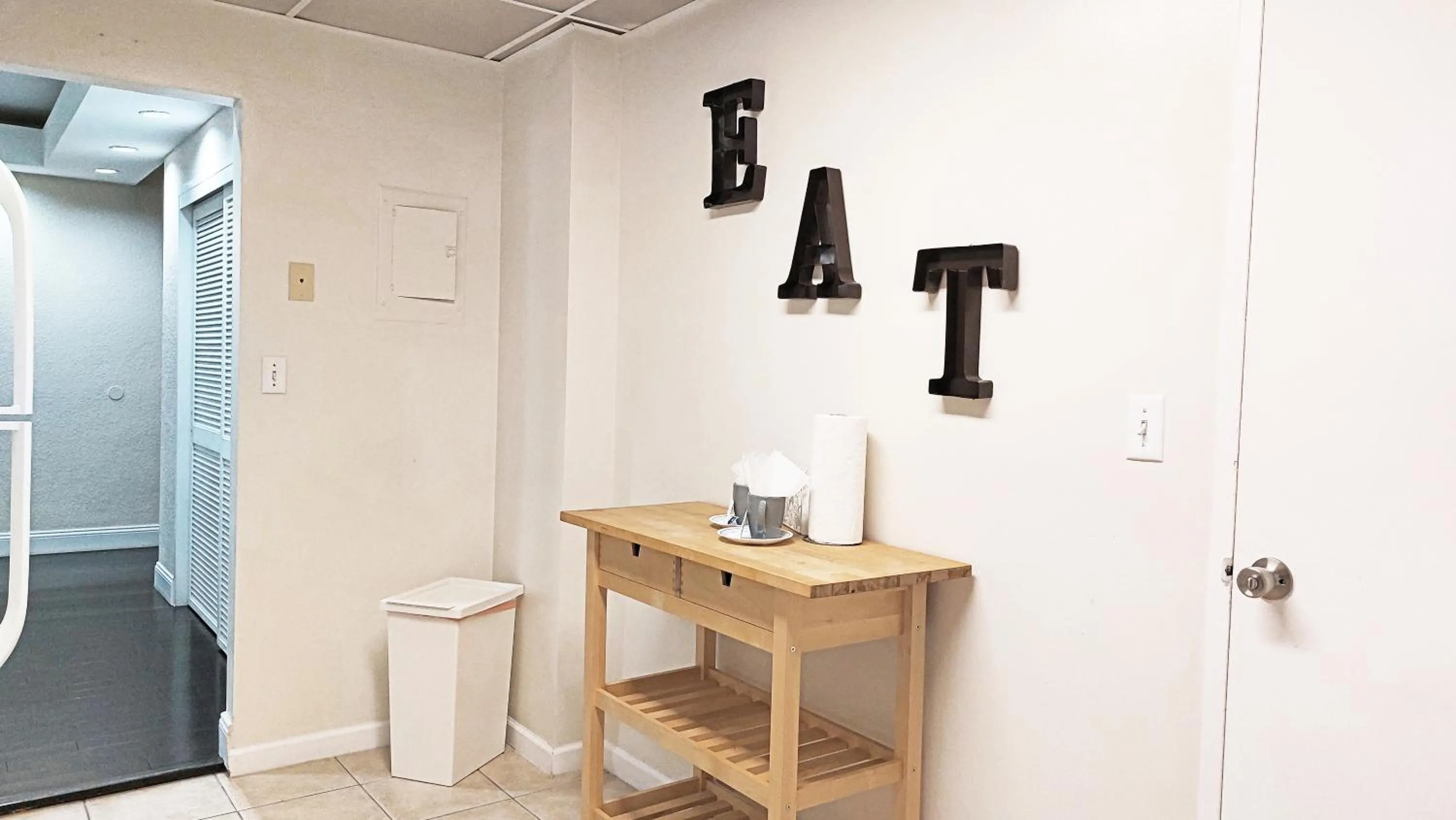 Kitchen or kitchenette in The Tides Apartments on the beach