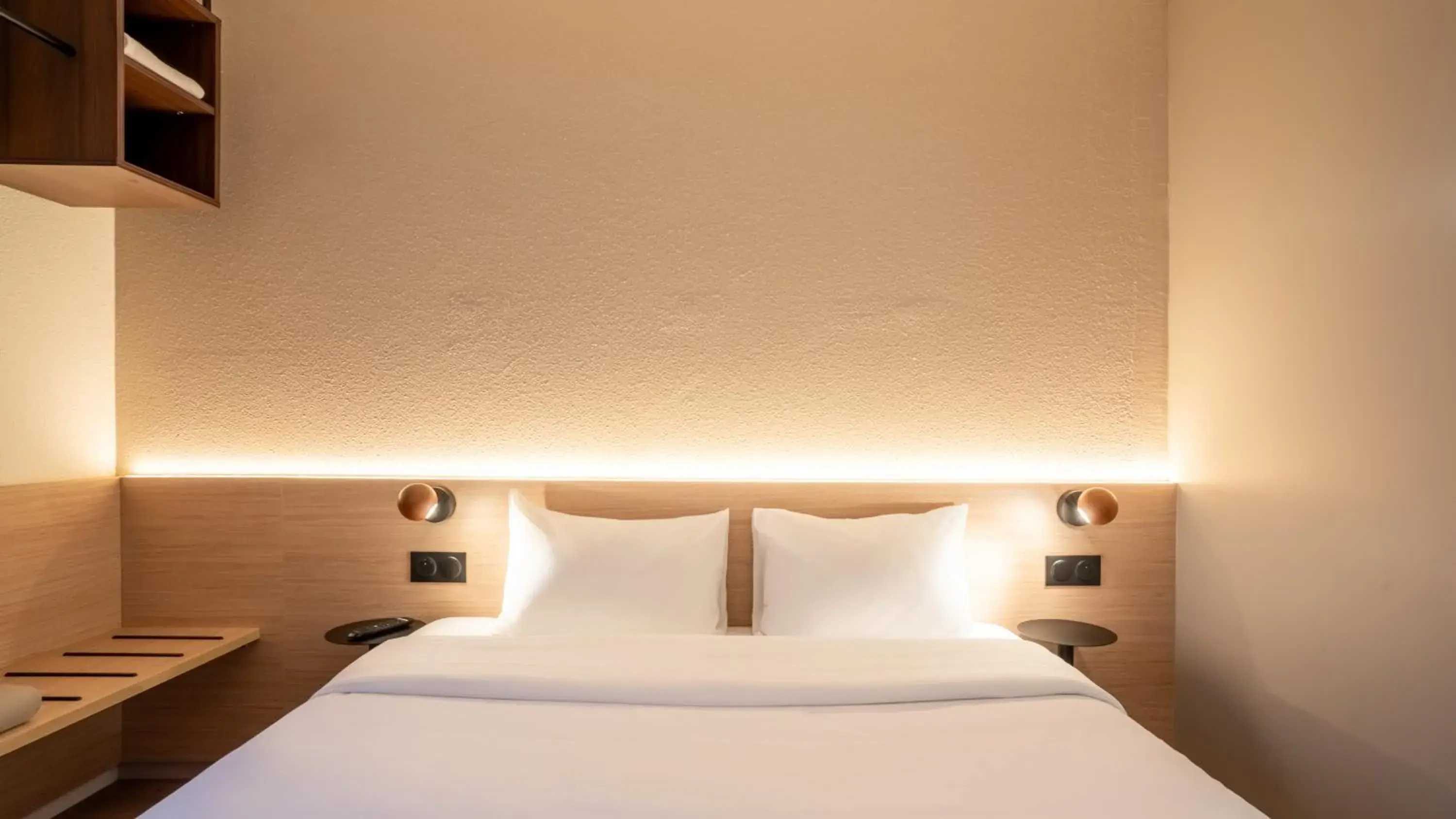 Photo of the whole room, Bed in Première Classe Paris Ouest - Pont de Suresnes Photo of the whole room, Bed in Première Classe Paris Ouest - Pont de Suresnes