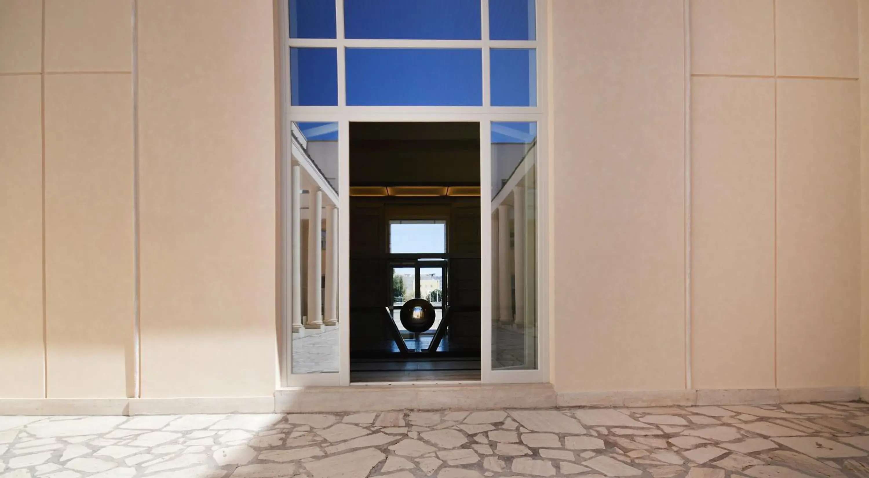 Facade/entrance in Palazzo Esedra Facade/entrance in Palazzo Esedra