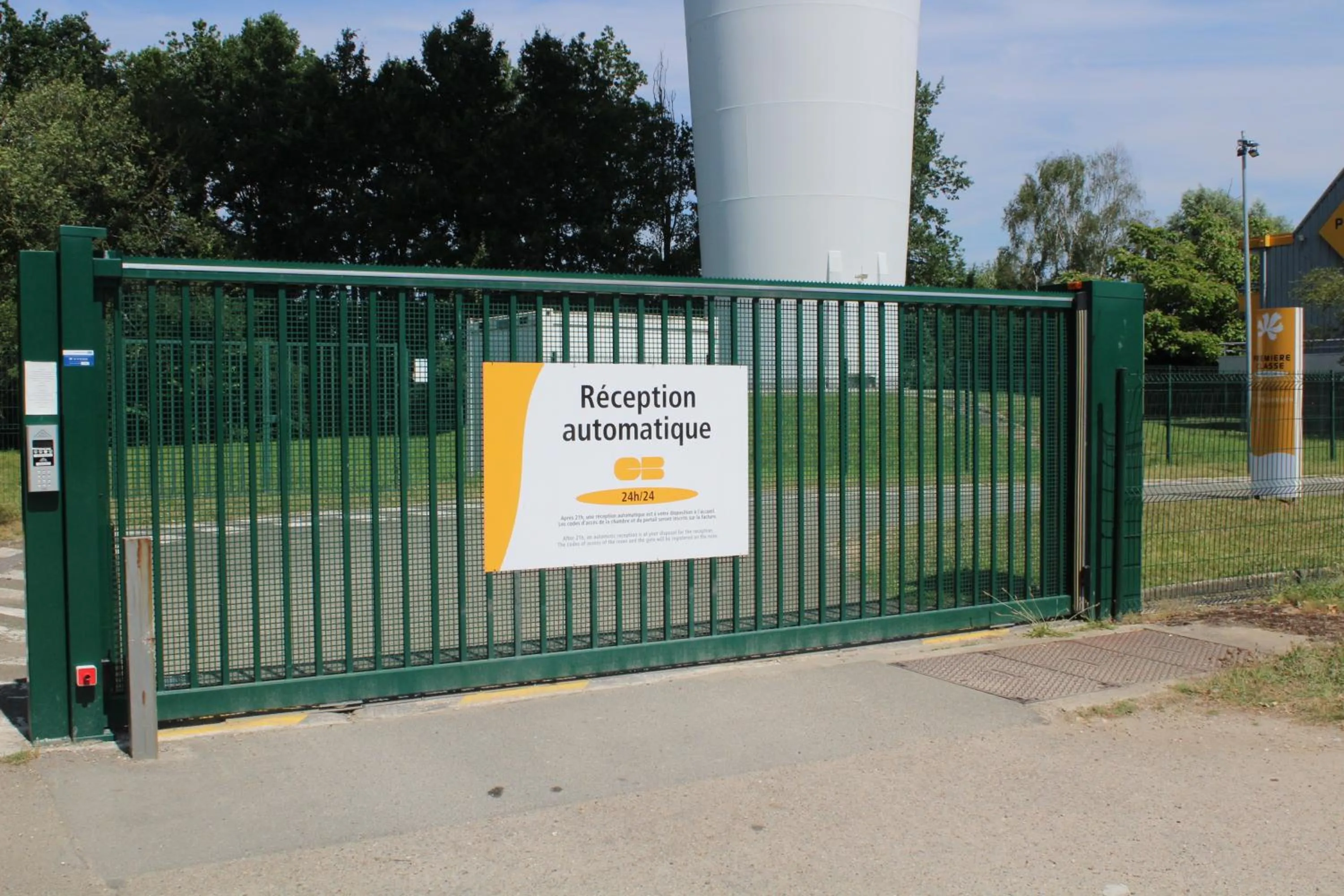 Parking in Premiere Classe St Quentin en Yvelines Elancourt