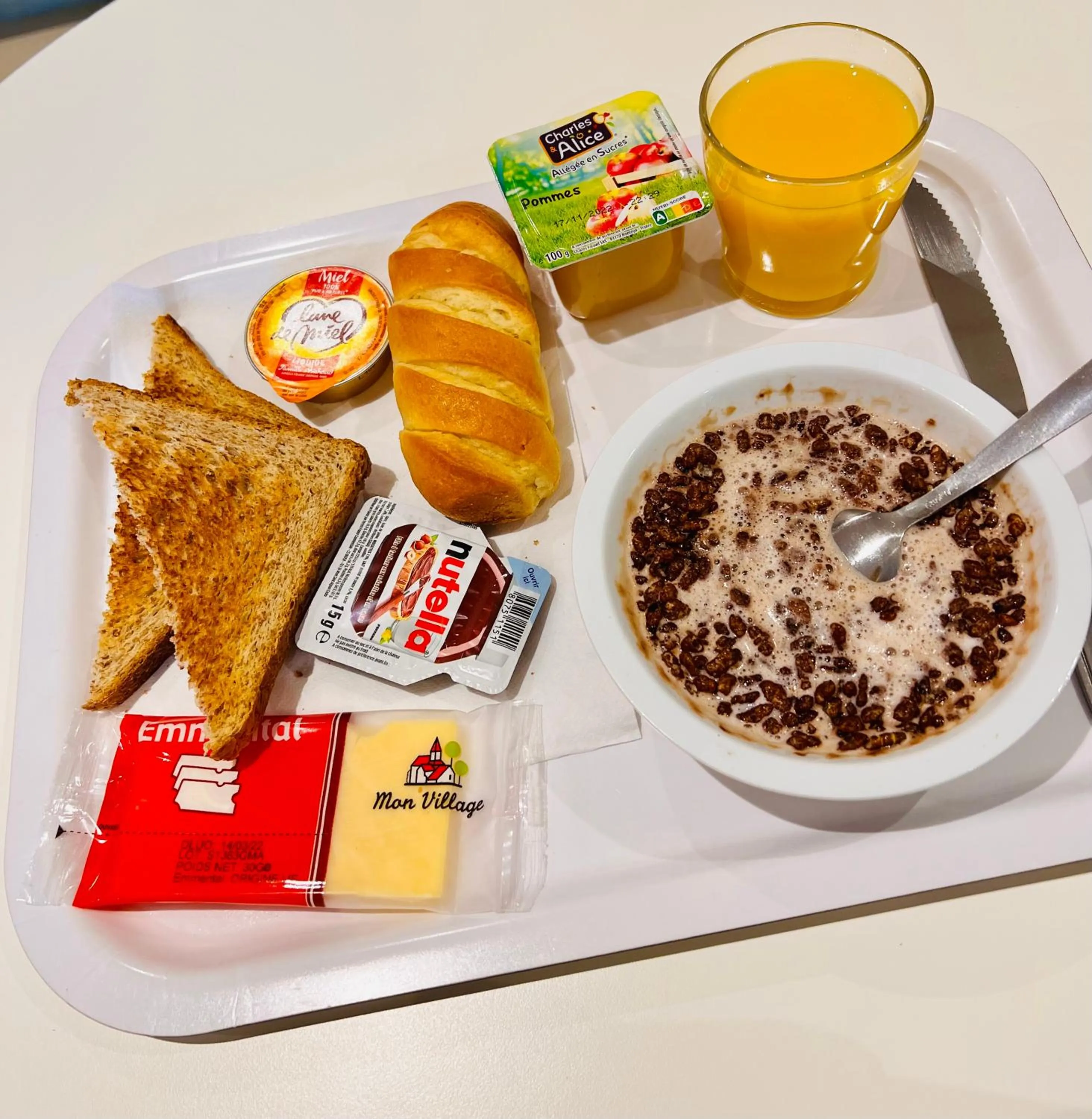 Breakfast in Premiere Classe St Quentin en Yvelines Elancourt