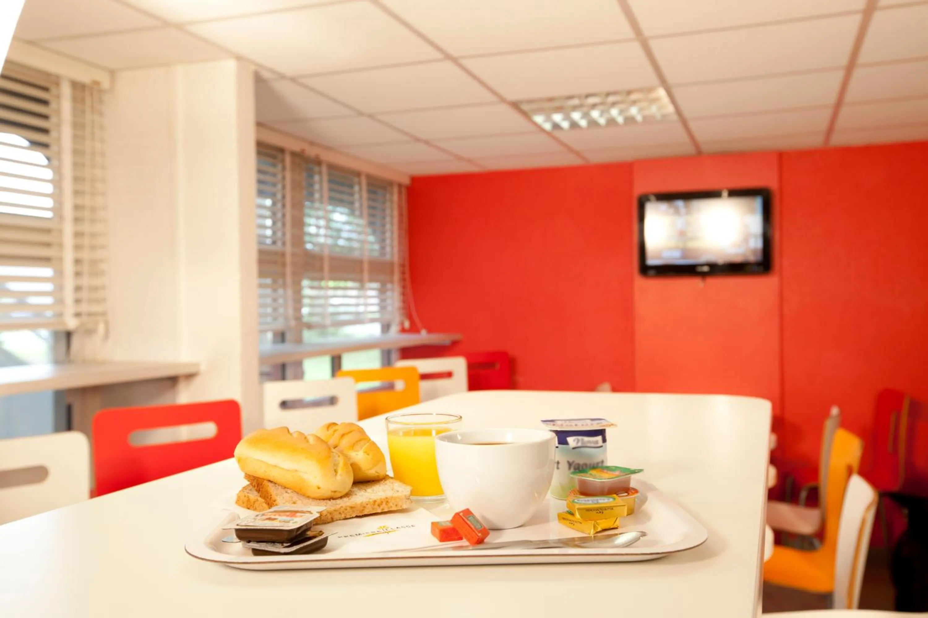 Restaurant/places to eat in Premiere Classe Lyon Est Aeroport Saint Exupery