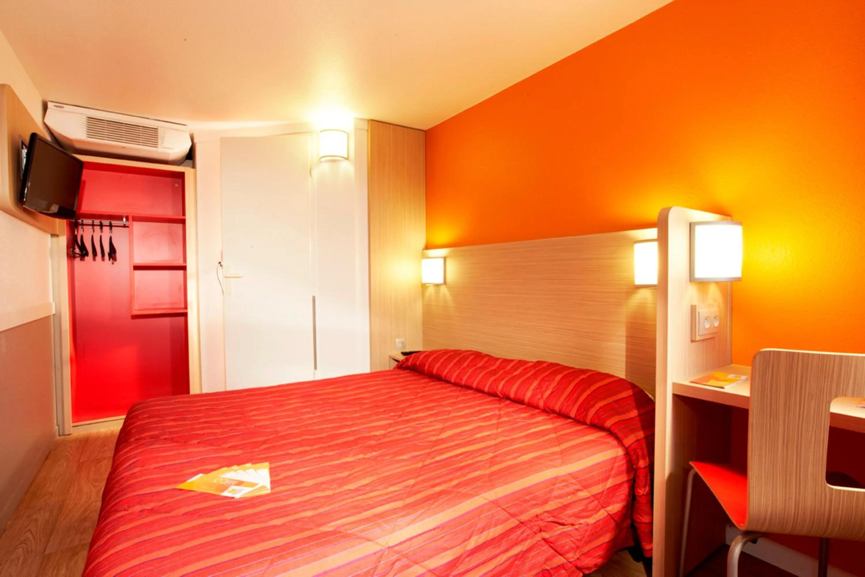Bed in Premiere Classe Lyon Est Aeroport Saint Exupery