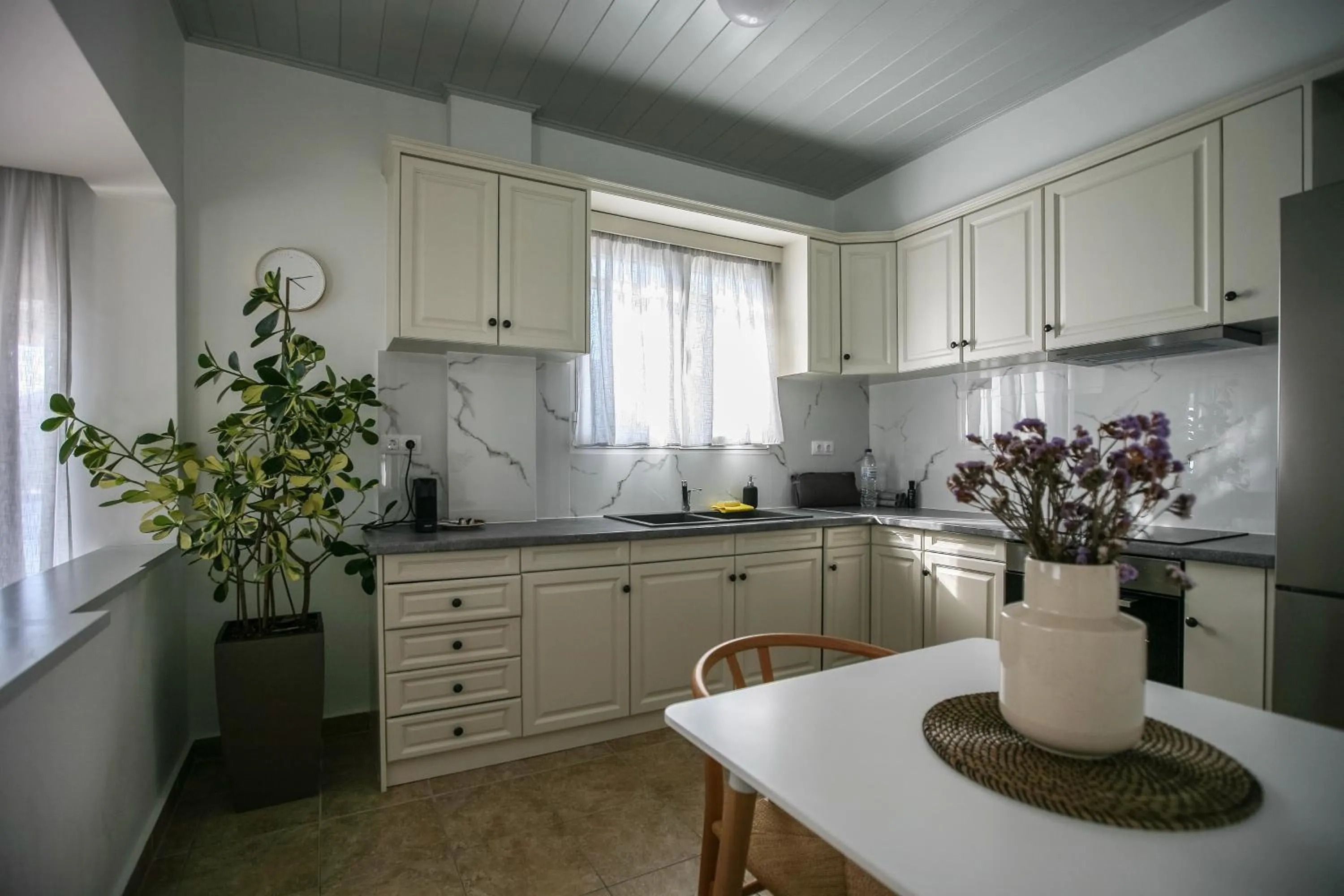 Kitchen or kitchenette in Pharos Apartments