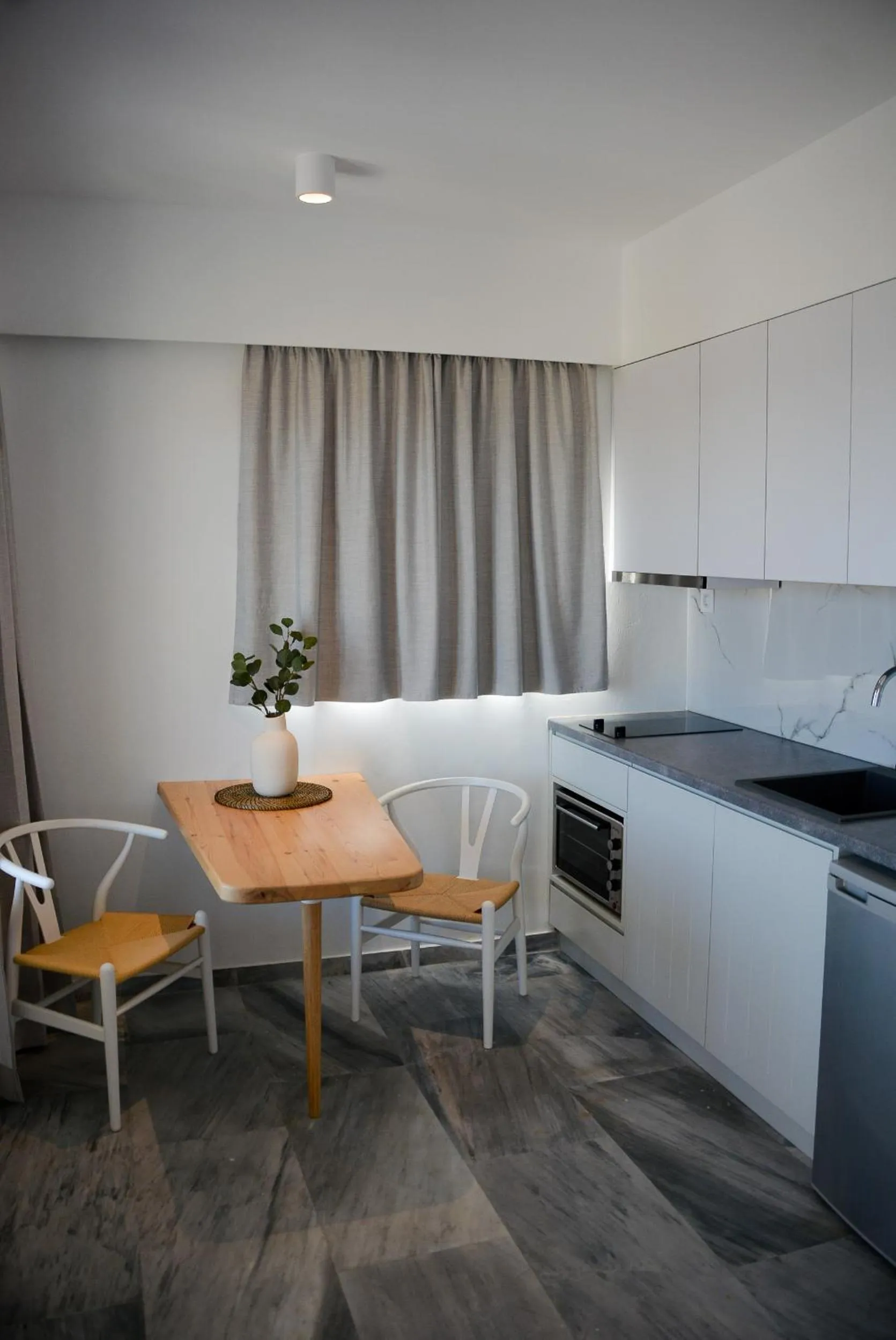 Kitchen or kitchenette in Pharos Apartments