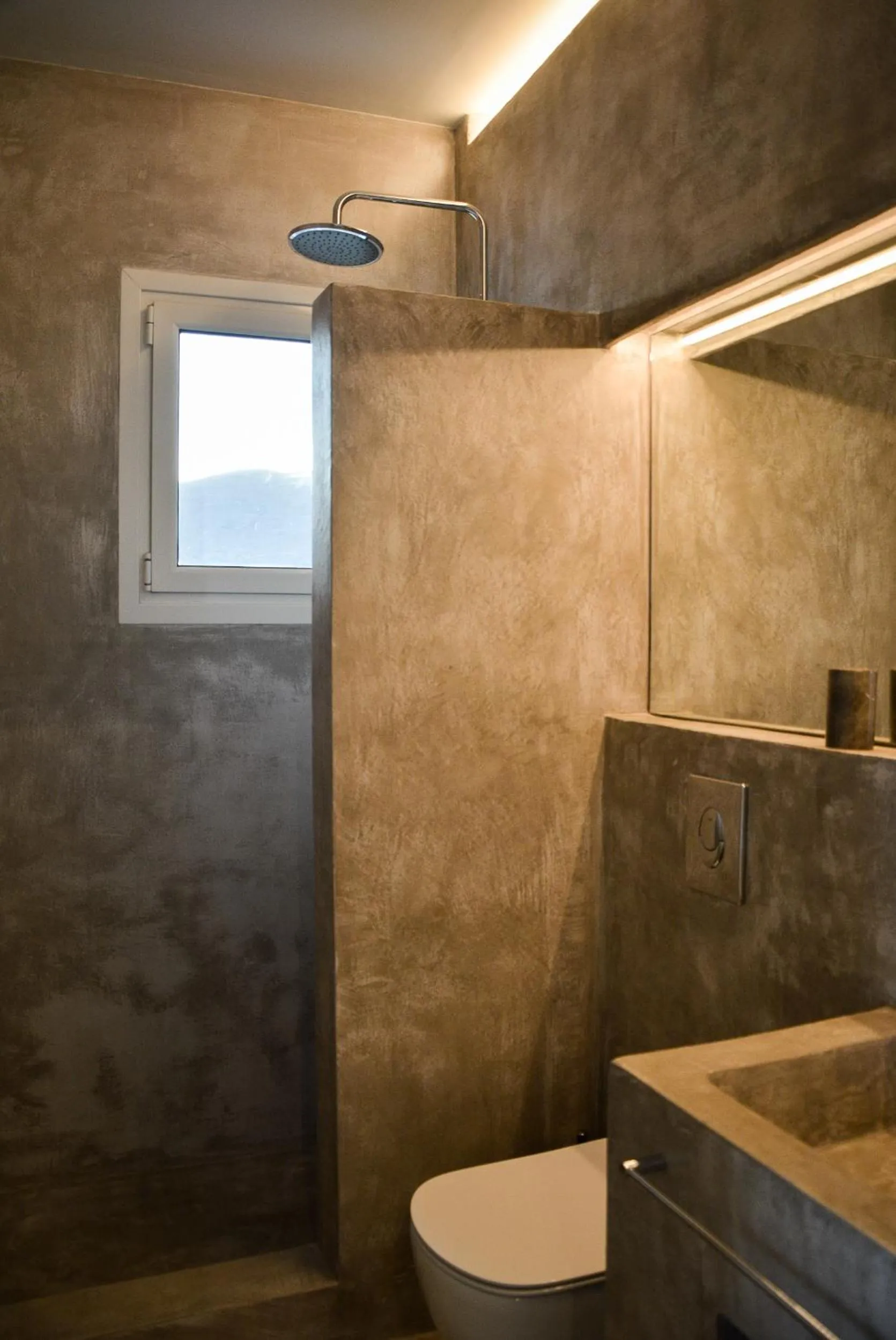 Shower in Pharos Apartments