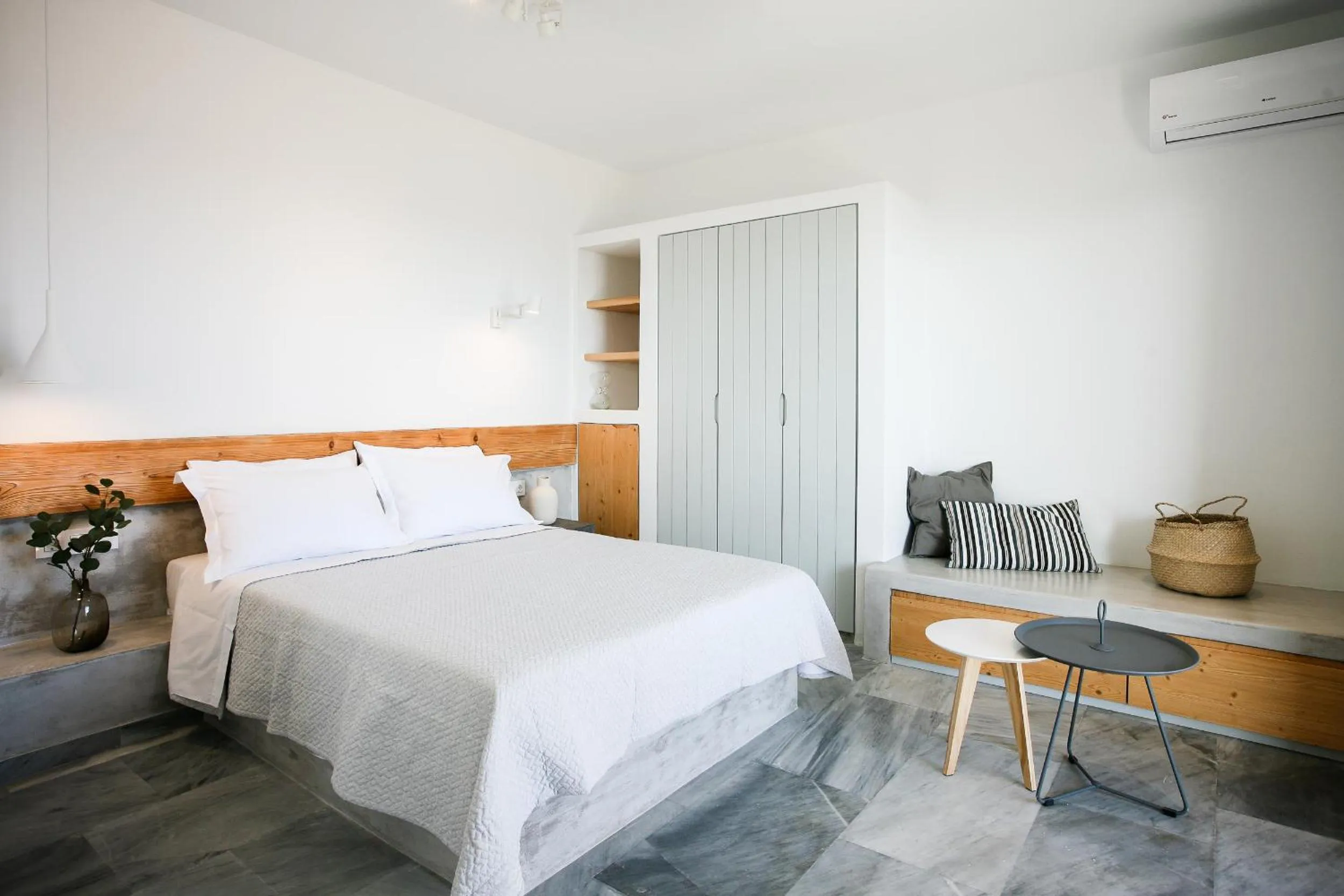 Photo of the whole room in Pharos Apartments