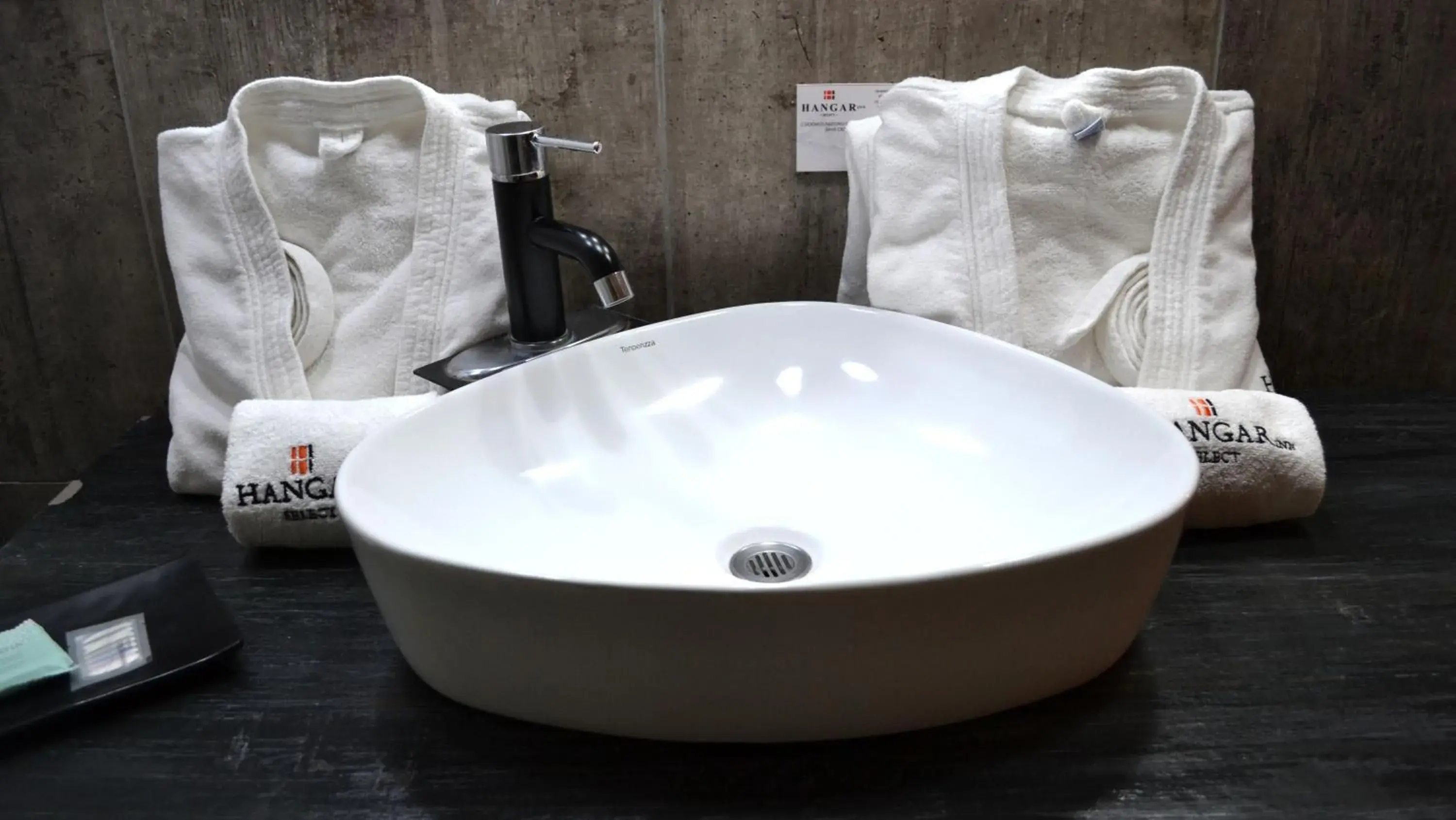 King Suite with Spa Bath in Hangar Select Aeropuerto Guadalajara King Suite with Spa Bath in Hangar Select Aeropuerto Guadalajara