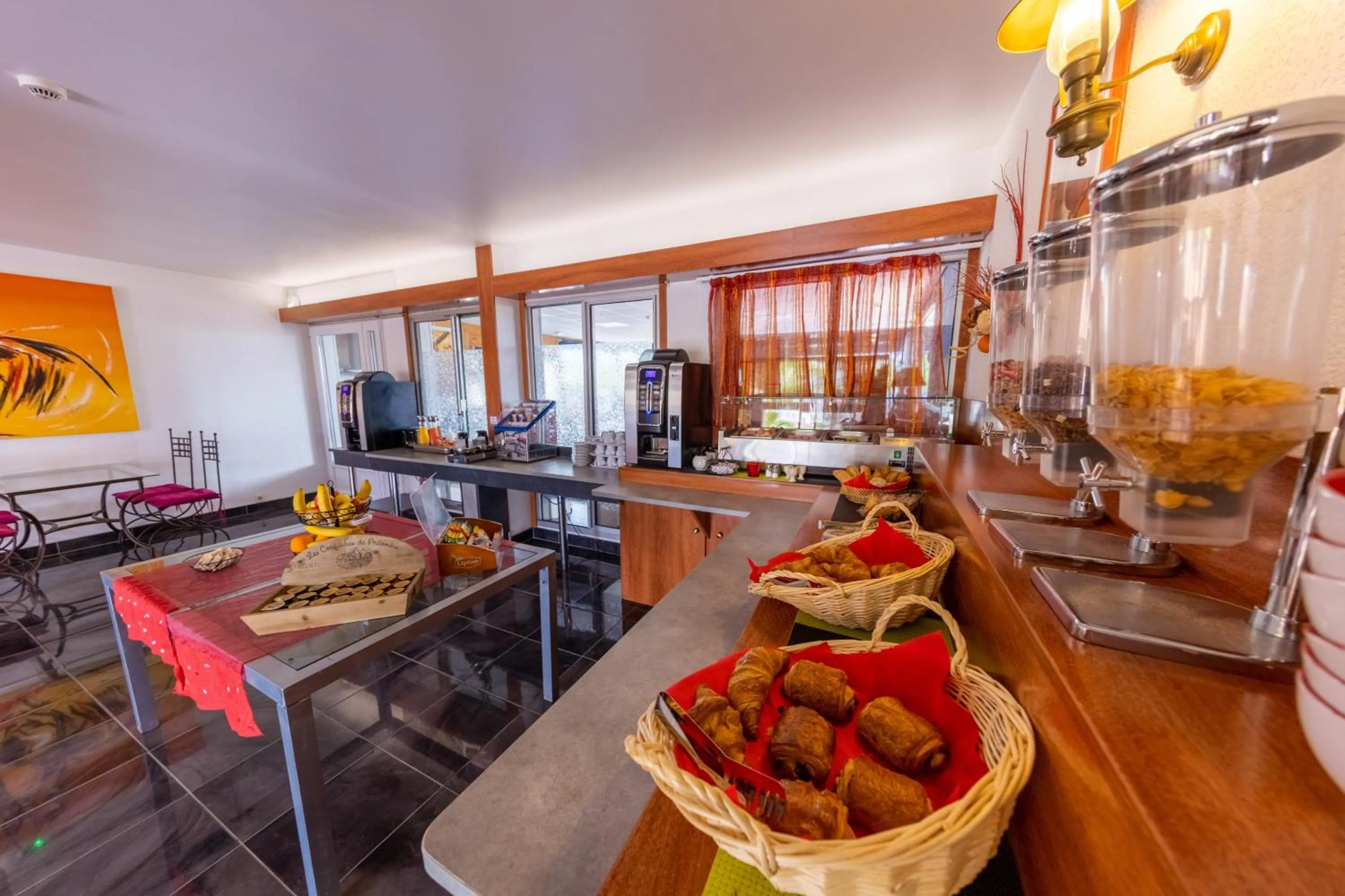 Buffet breakfast in Brit Hotel Confort Hélios Agde