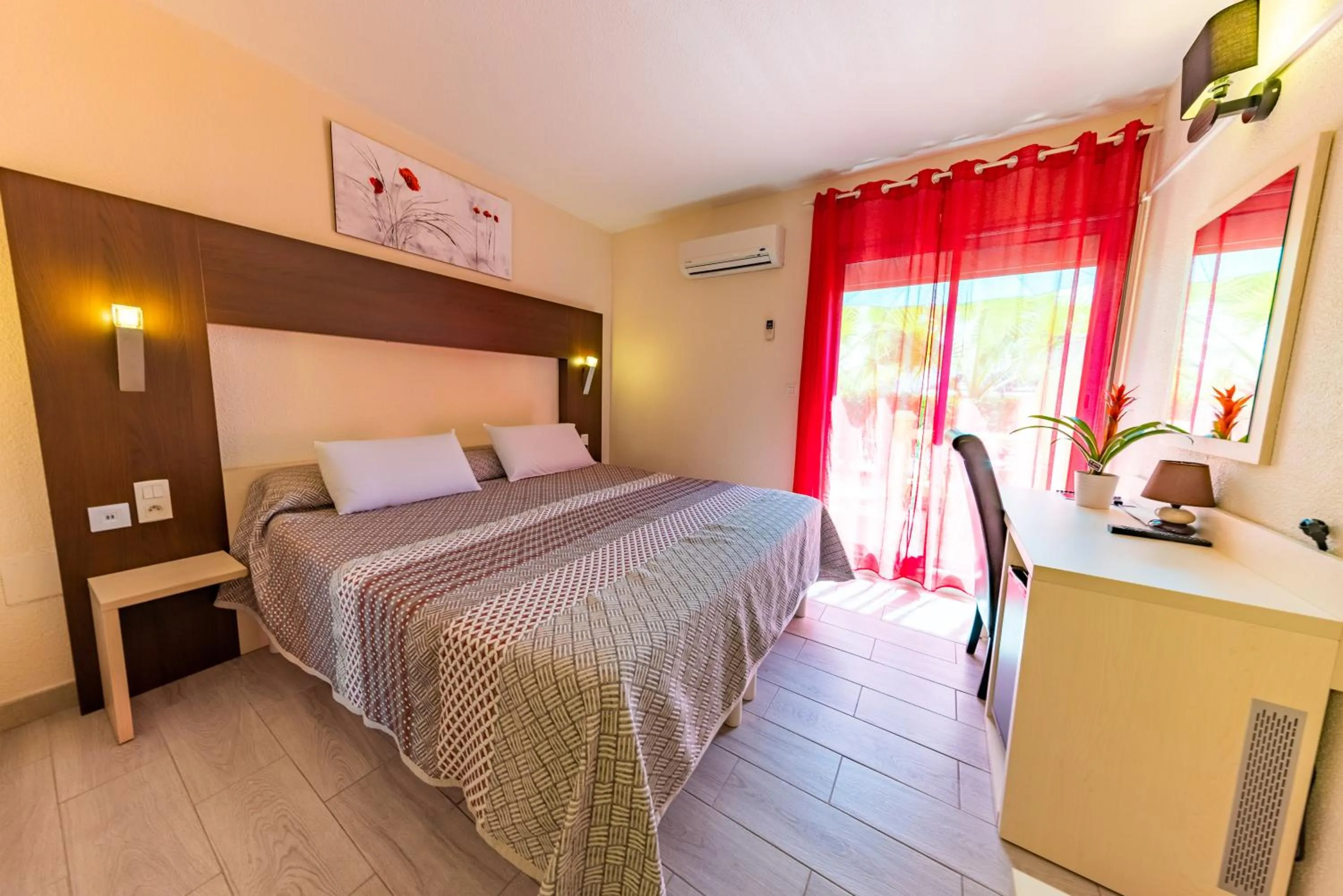 Bedroom, Bed in Brit Hotel Confort Hélios Agde