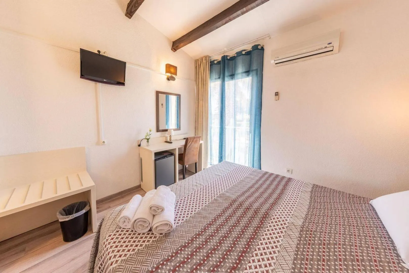 Bedroom, Bed in Brit Hotel Confort Hélios Agde