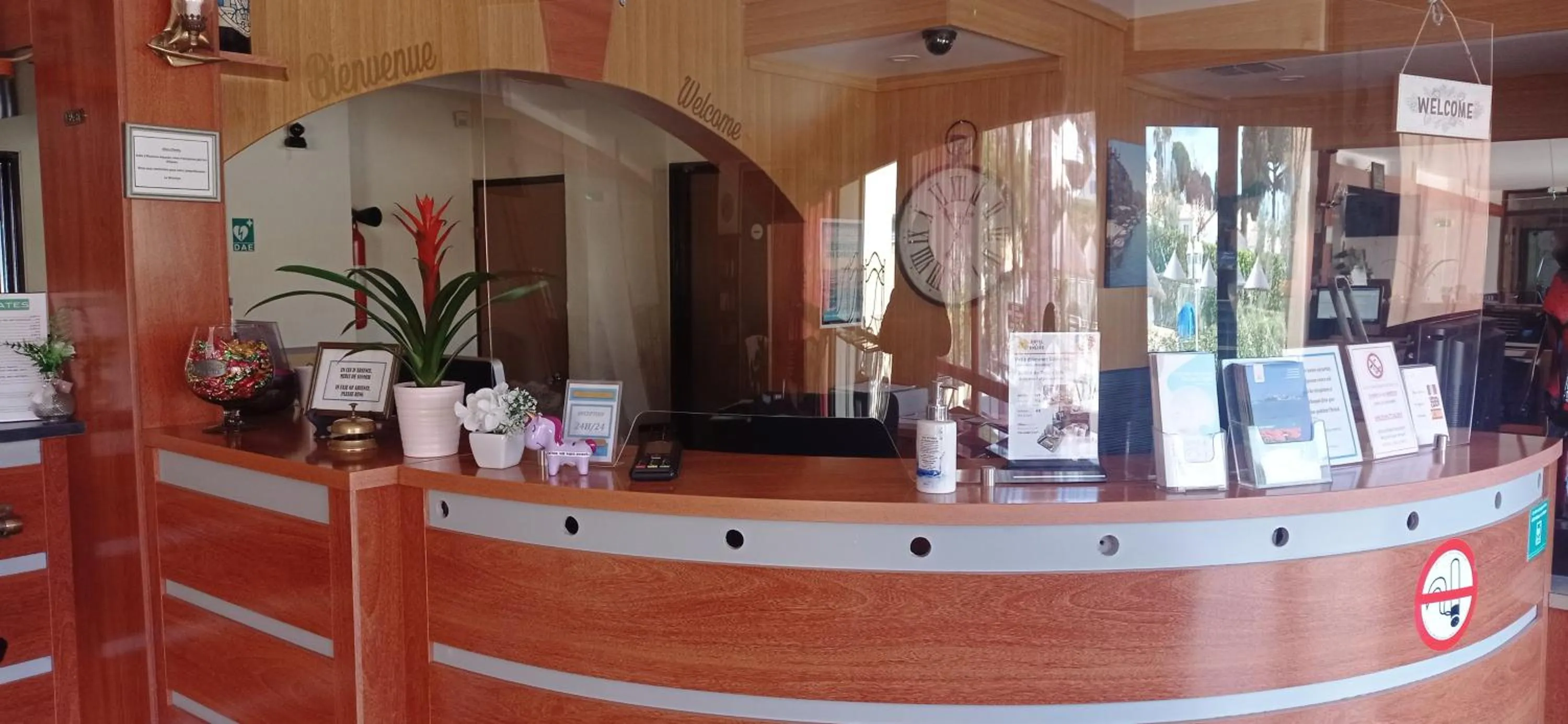 Lobby or reception in Brit Hotel Confort Hélios Agde