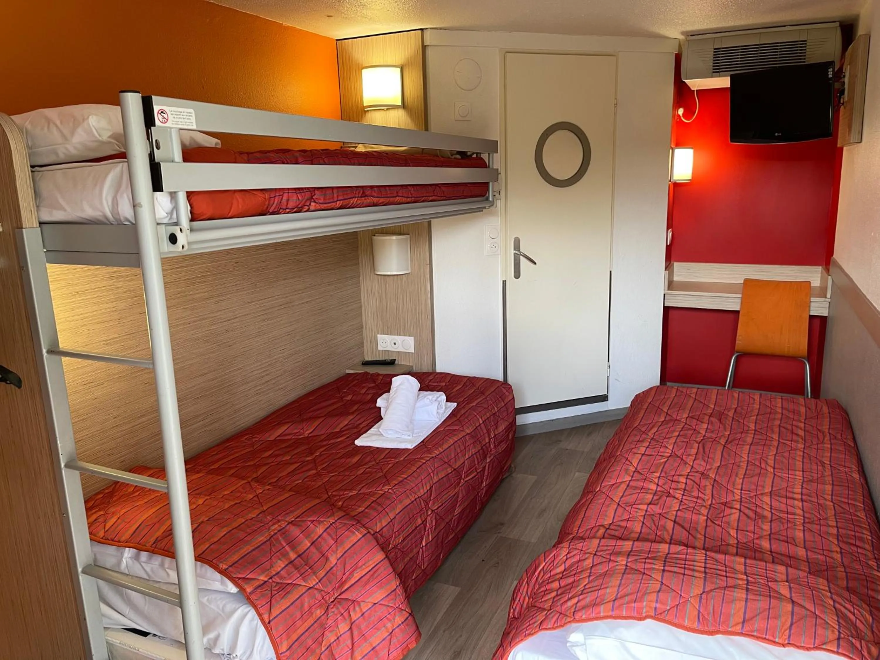 Bed in Premiere Classe Dunkerque Saint Pol Sur Mer