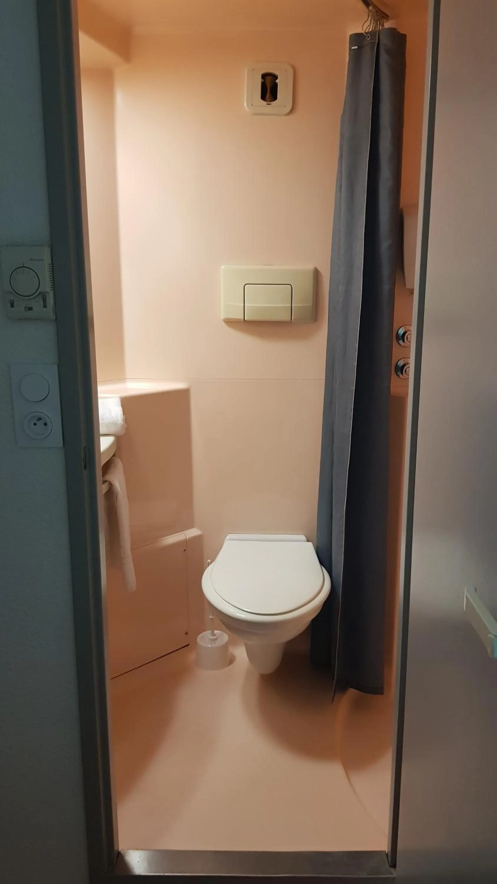 Toilet in Premiere Classe Périgueux - Boulazac